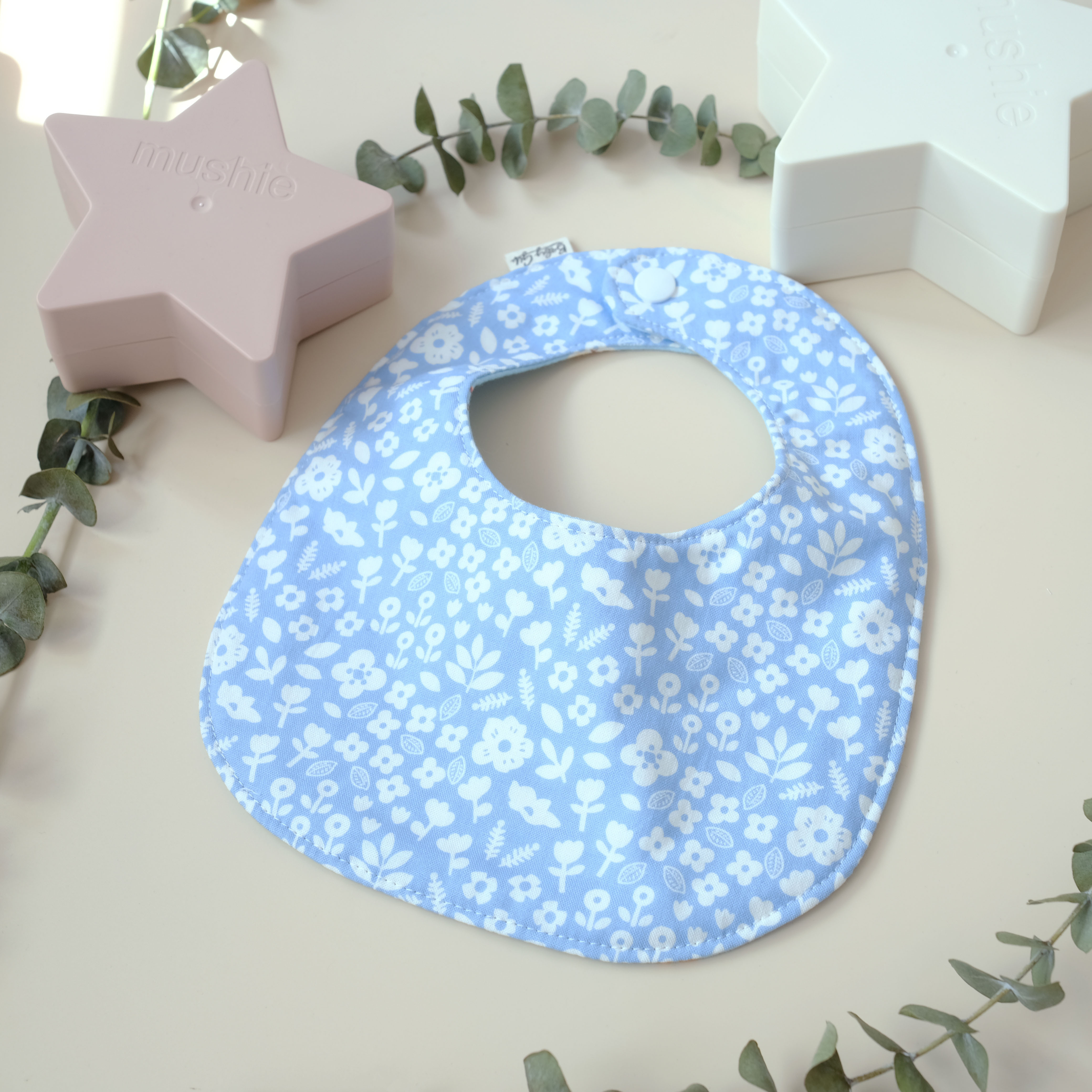 藍底白花/藍底動物口水肩