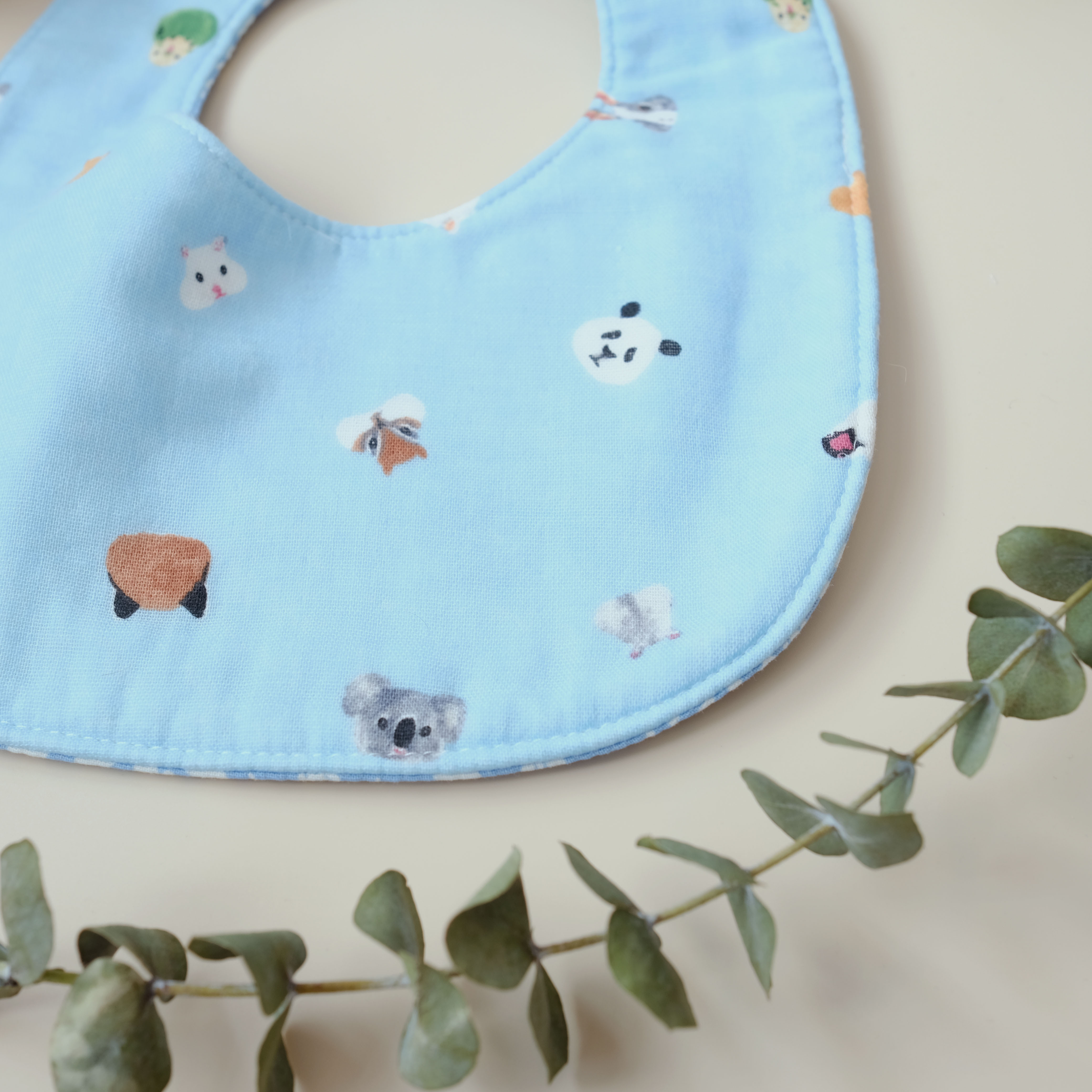 藍底白花/藍底動物口水肩