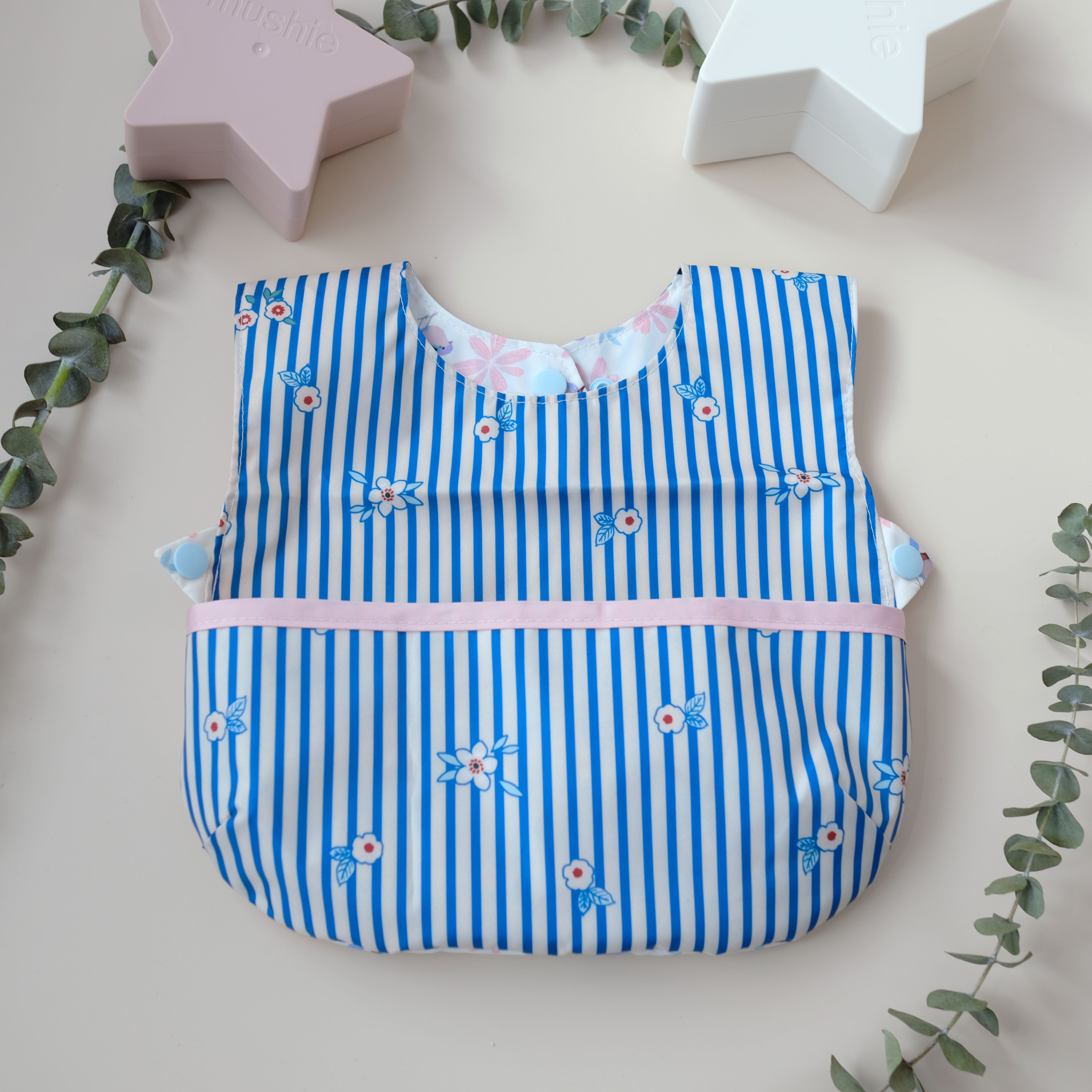 雙面防潑水食飯口水肩-白底小鳥/藍色間條