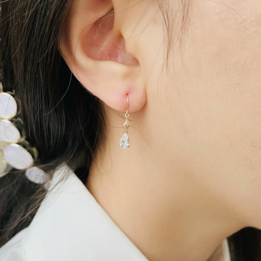 【me.luxe】K10菱紋水滴鋯石耳環
