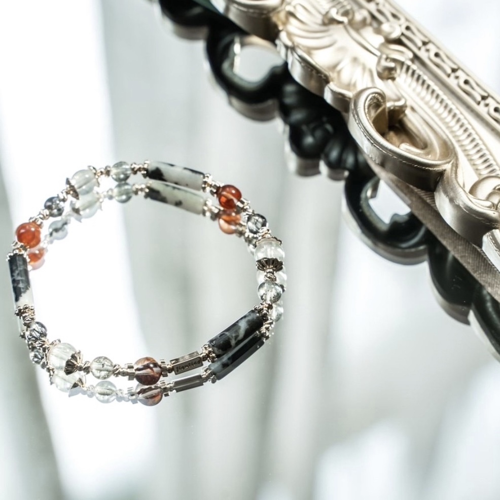 庫伊拉：黑白斑馬石｜紅膠花｜黑髮晶｜黑草莓｜藍月光