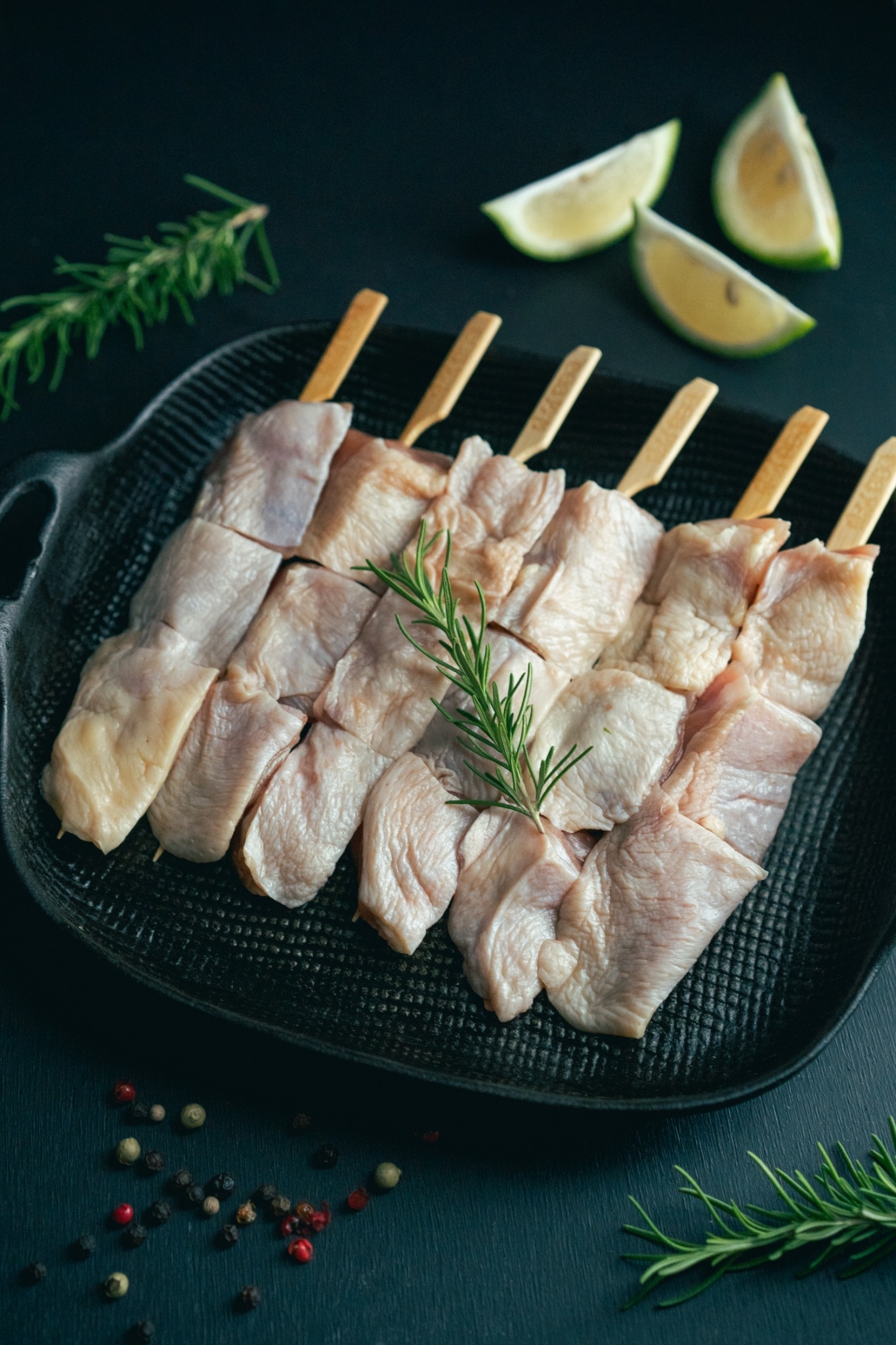 【路邊烤肉】串燒系列 : 雞腿肉串 (6入)