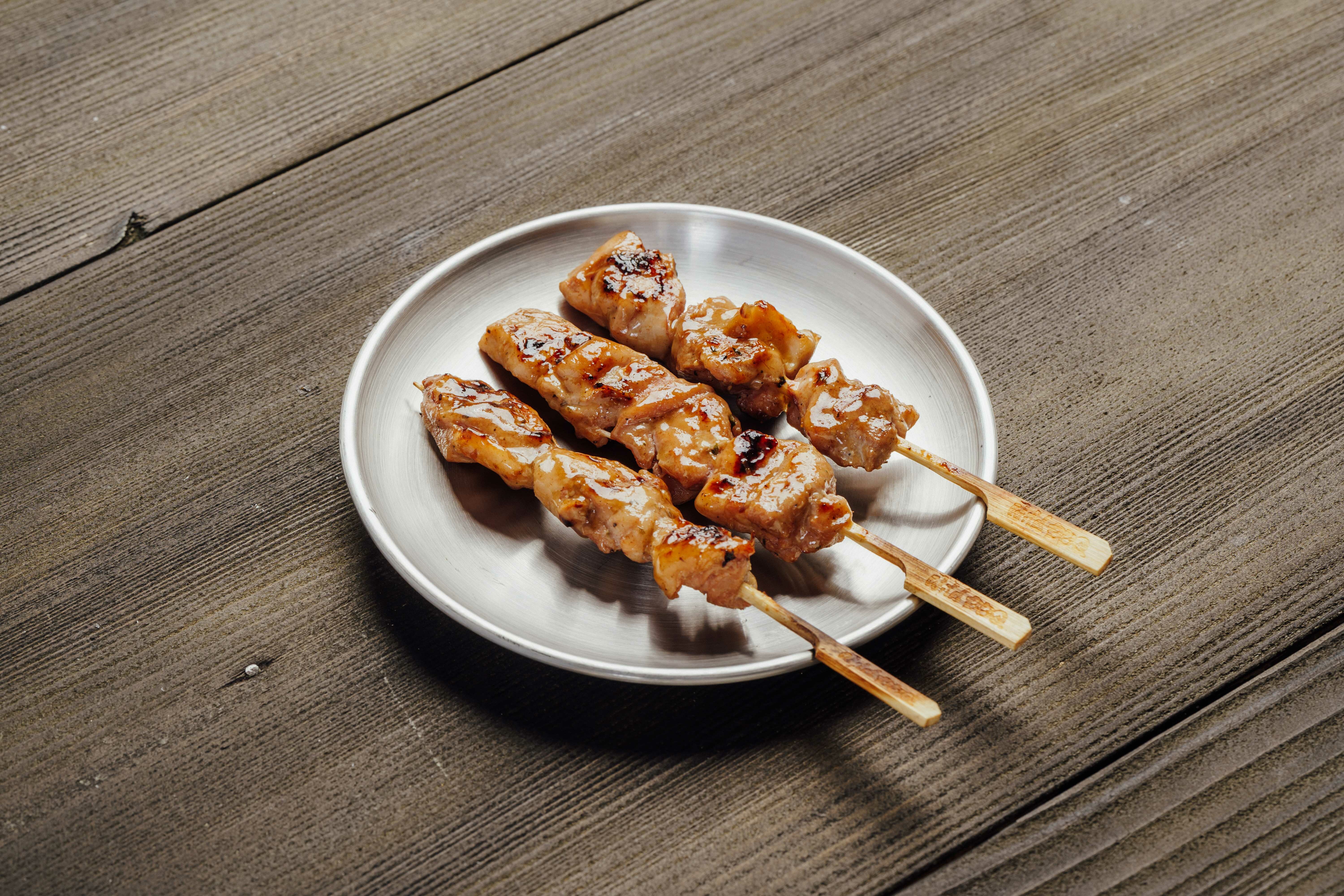 【路邊烤肉】串燒系列 : 雞腿肉串 (6入)