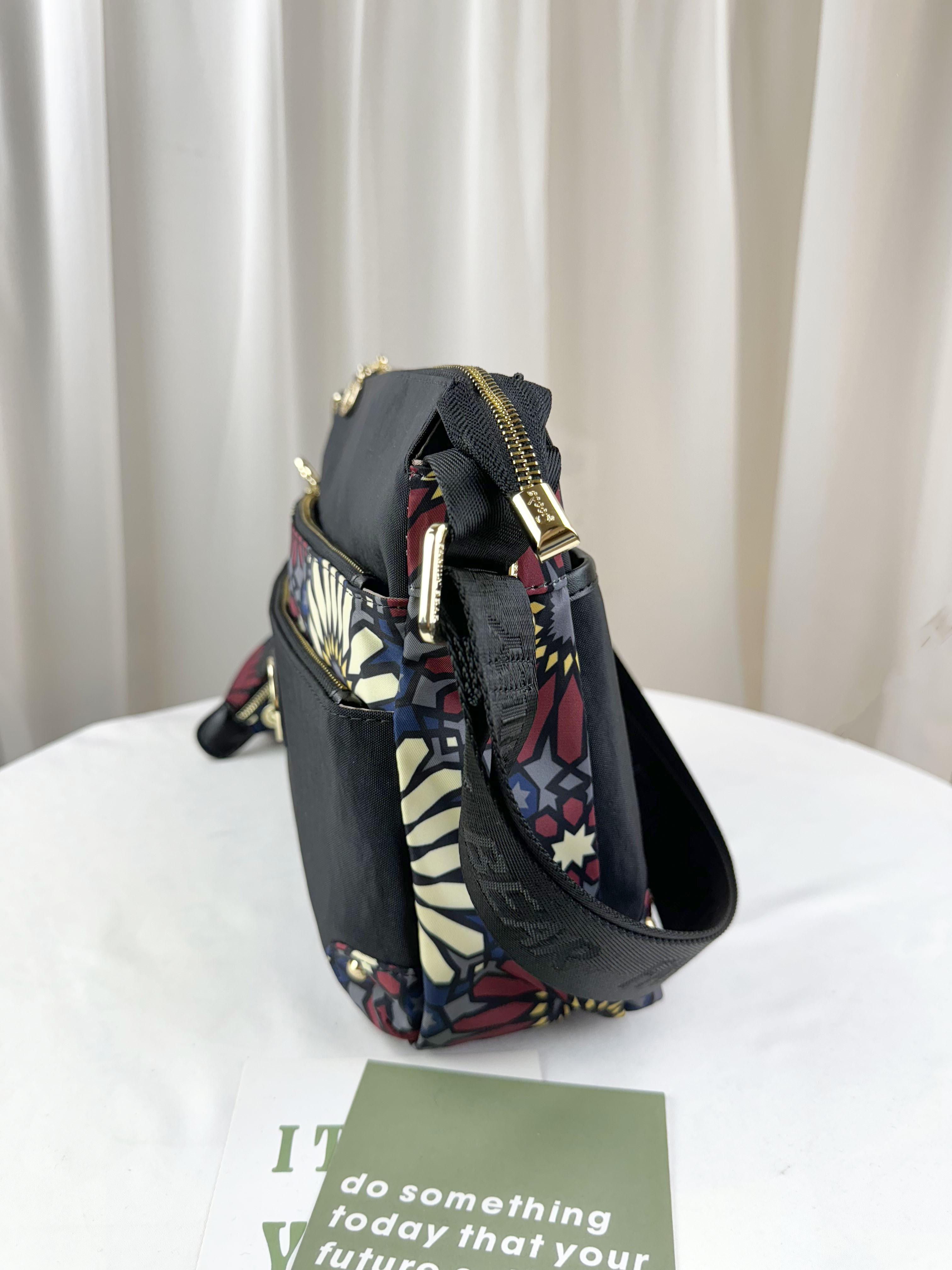 FamilyBear 黑紫花拼色防潑水側背包 附零錢包 #2045