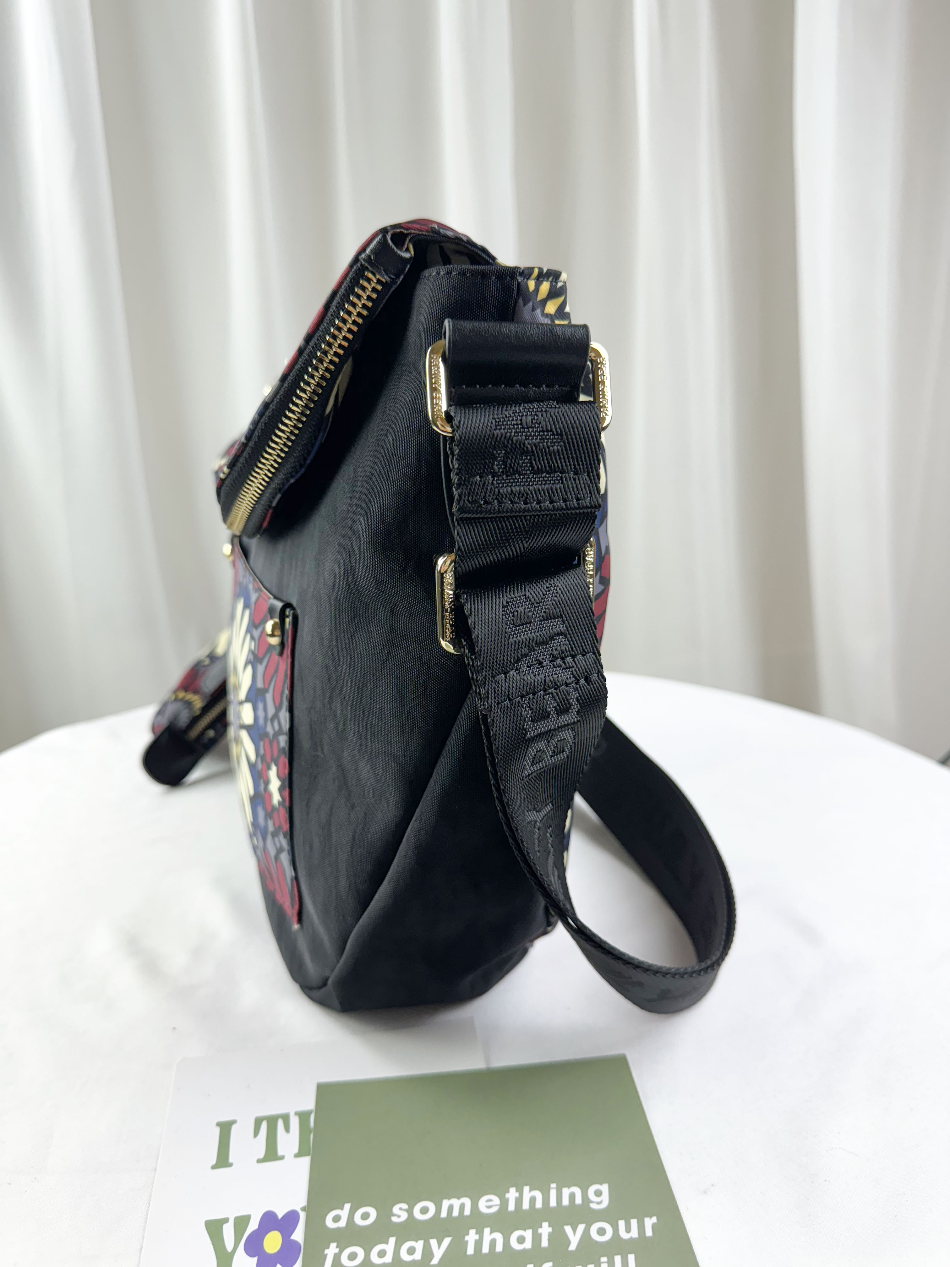 FamilyBear 黑紫花拼色防潑水側背包 附零錢包 #2736