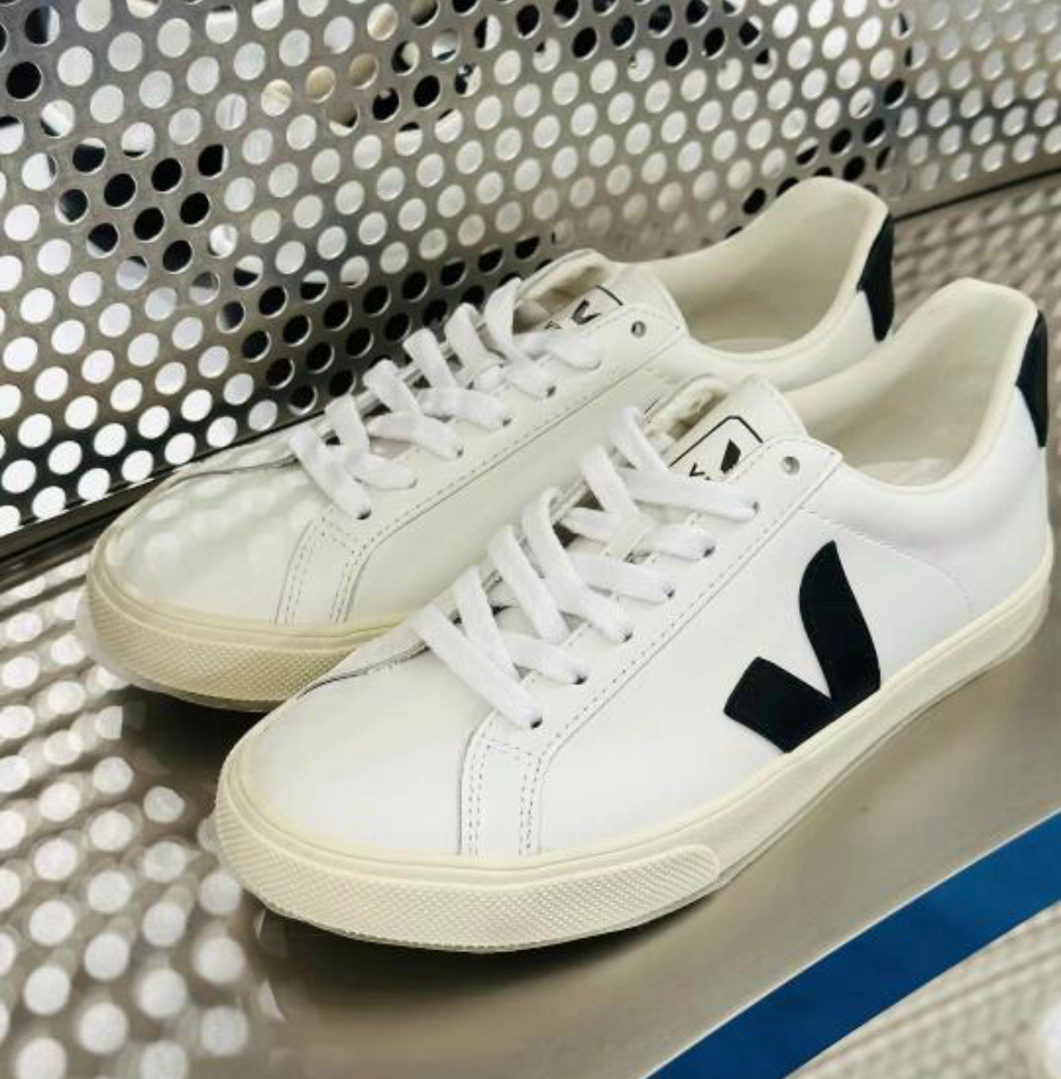 VEJA 白色黑VEOA-M