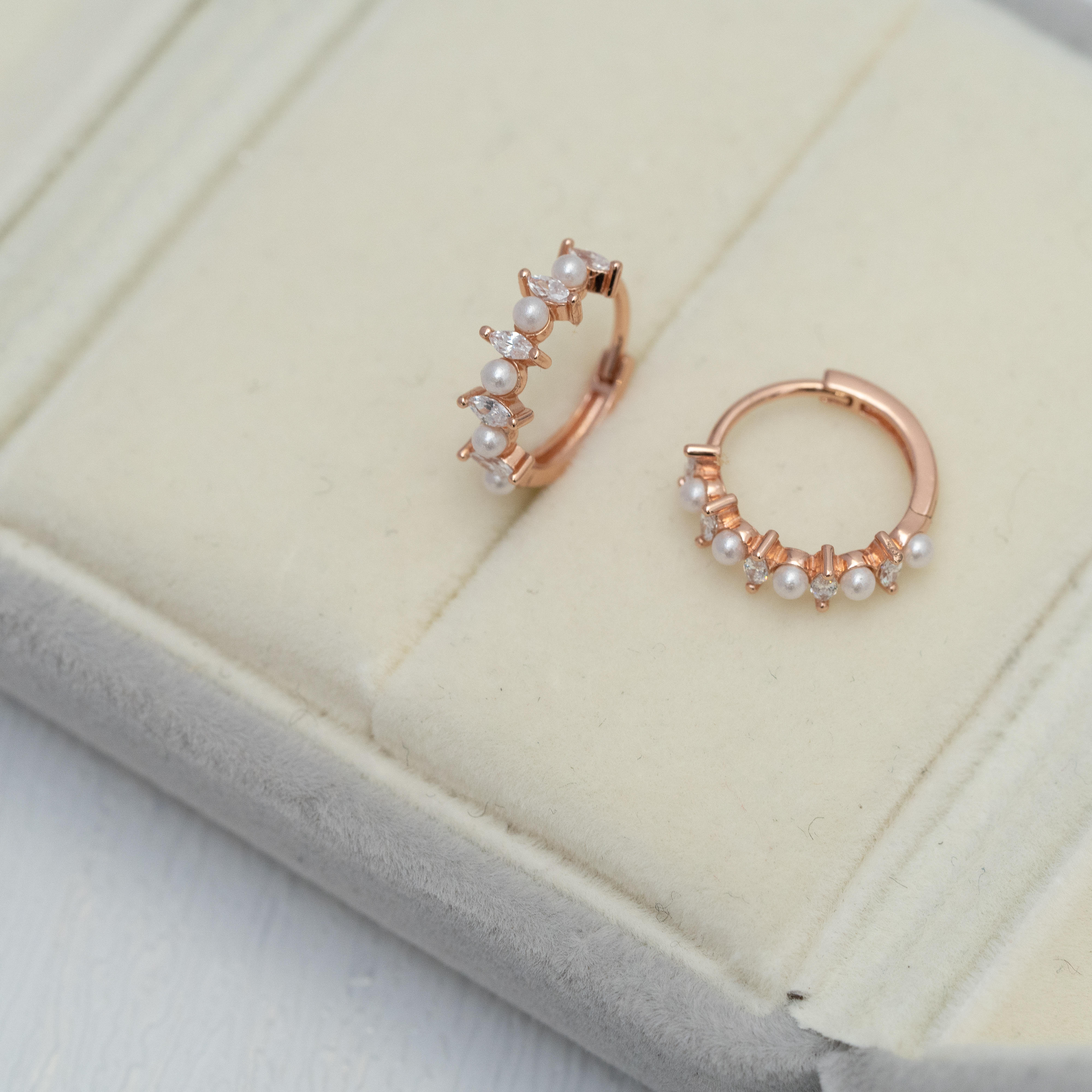 小珍珠拼欖型石圈耳環