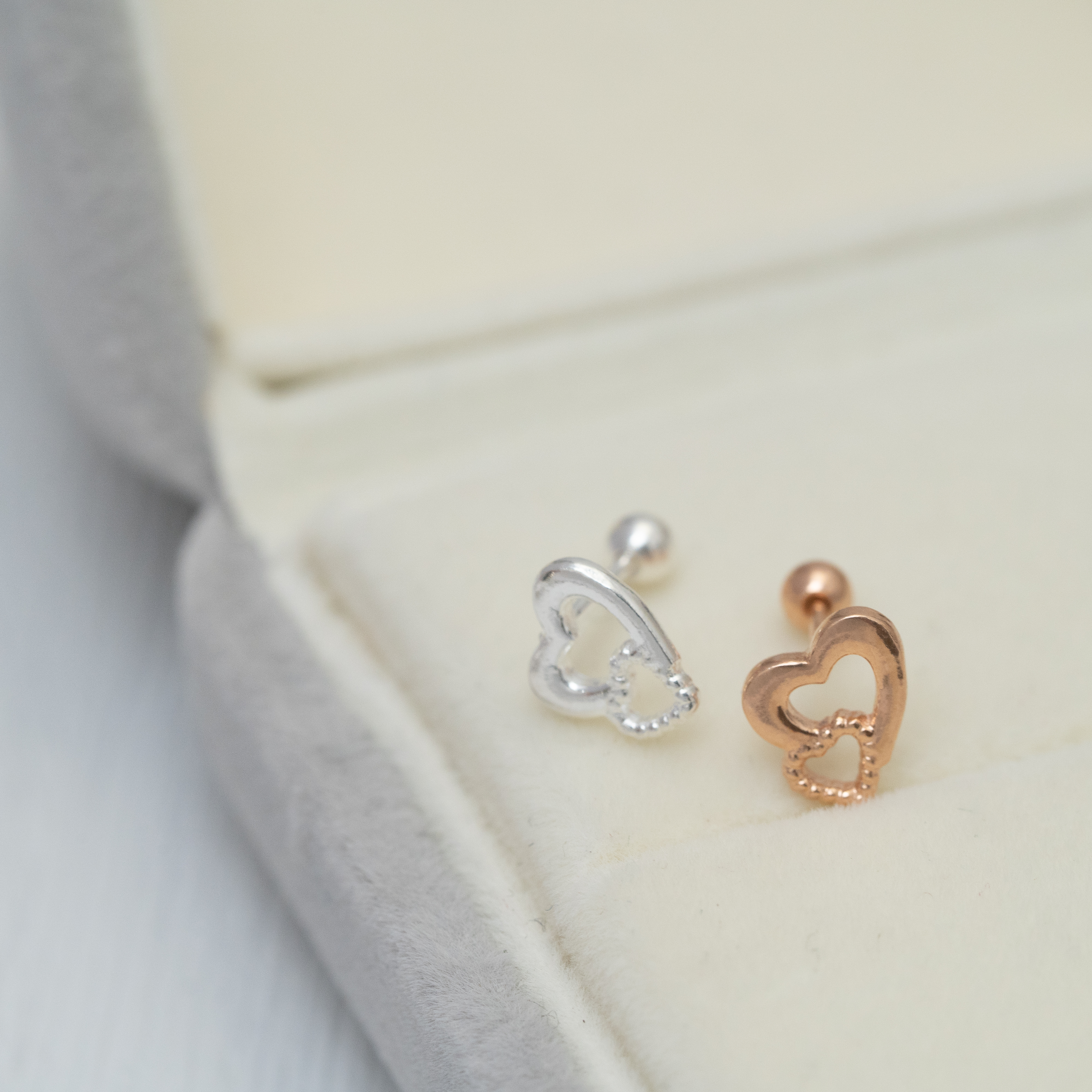 掏空雙愛心鎖珠耳環