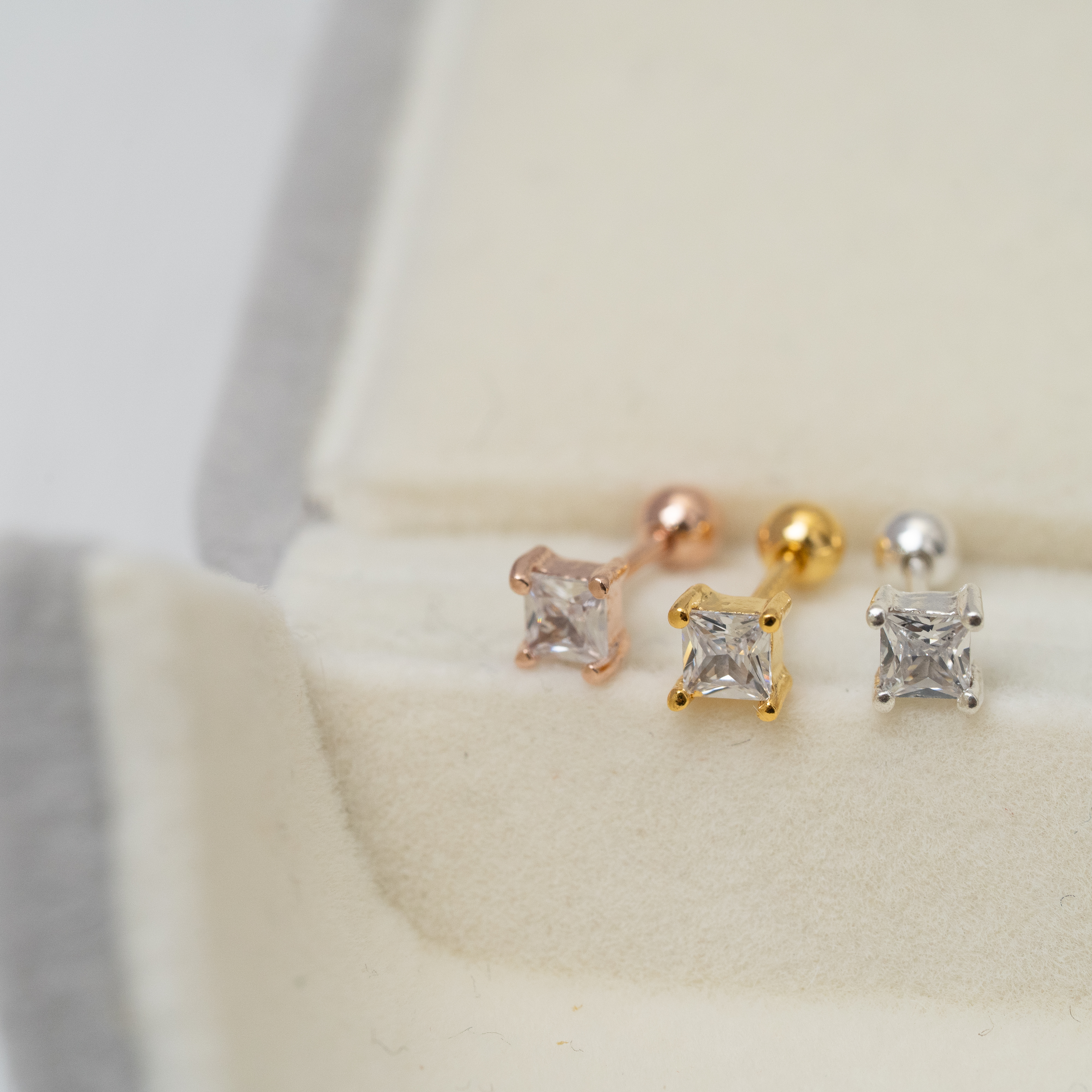 方型白石鎖珠耳環