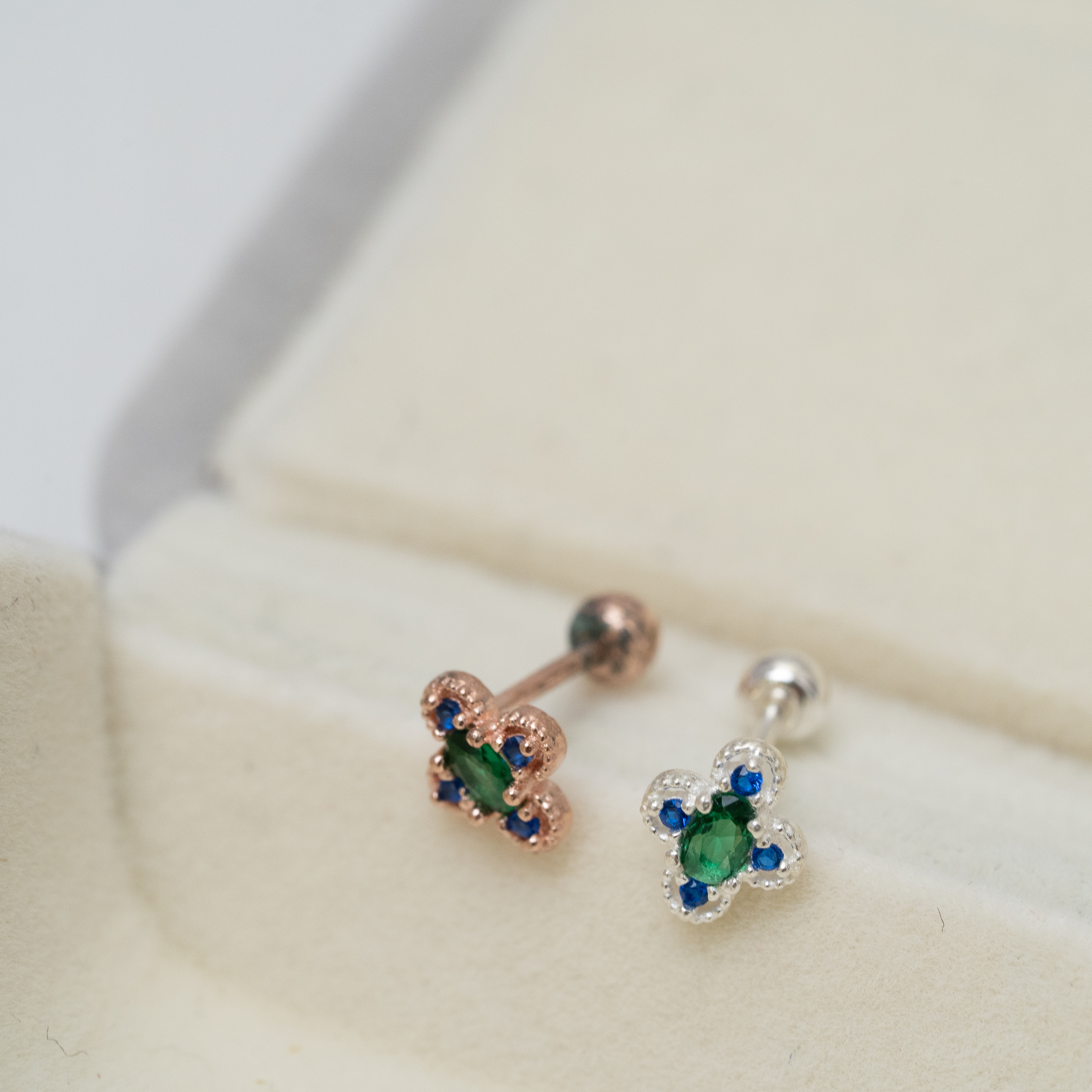 十字架型水晶鎖珠耳環