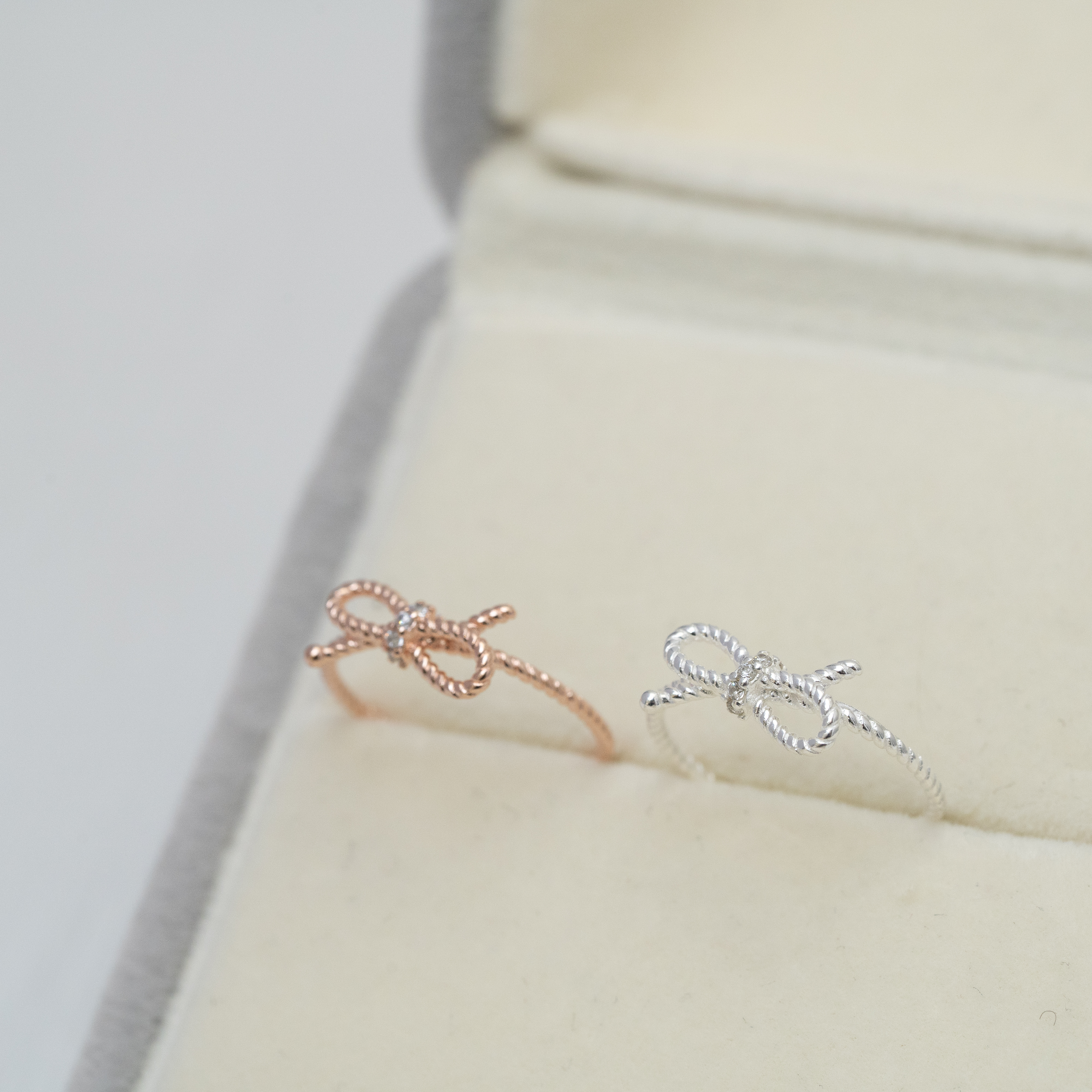 扭紋蝴蝶結閃石戒指（尾戒）svr14