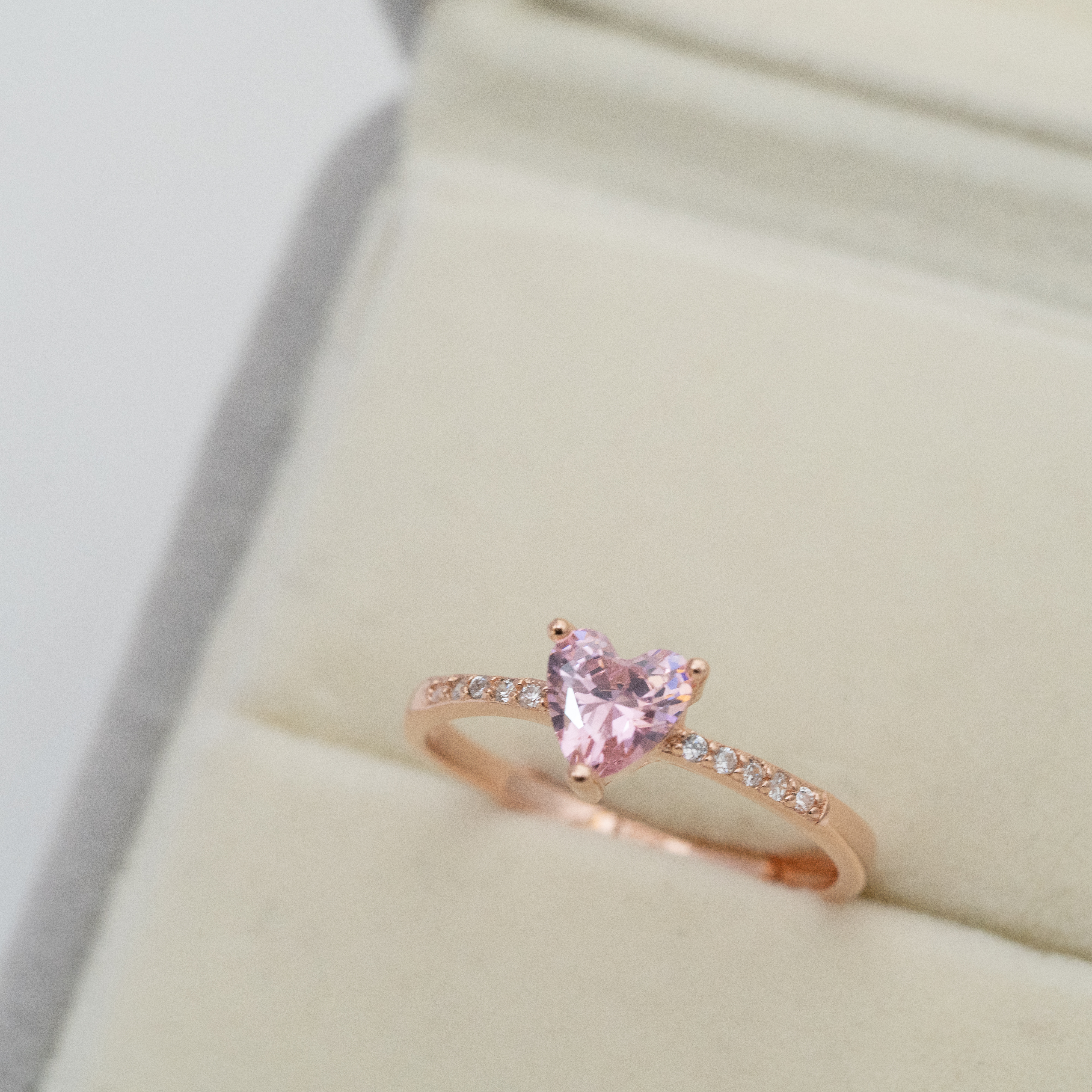 高碳鑽粉紅愛心水晶戒指 svr30