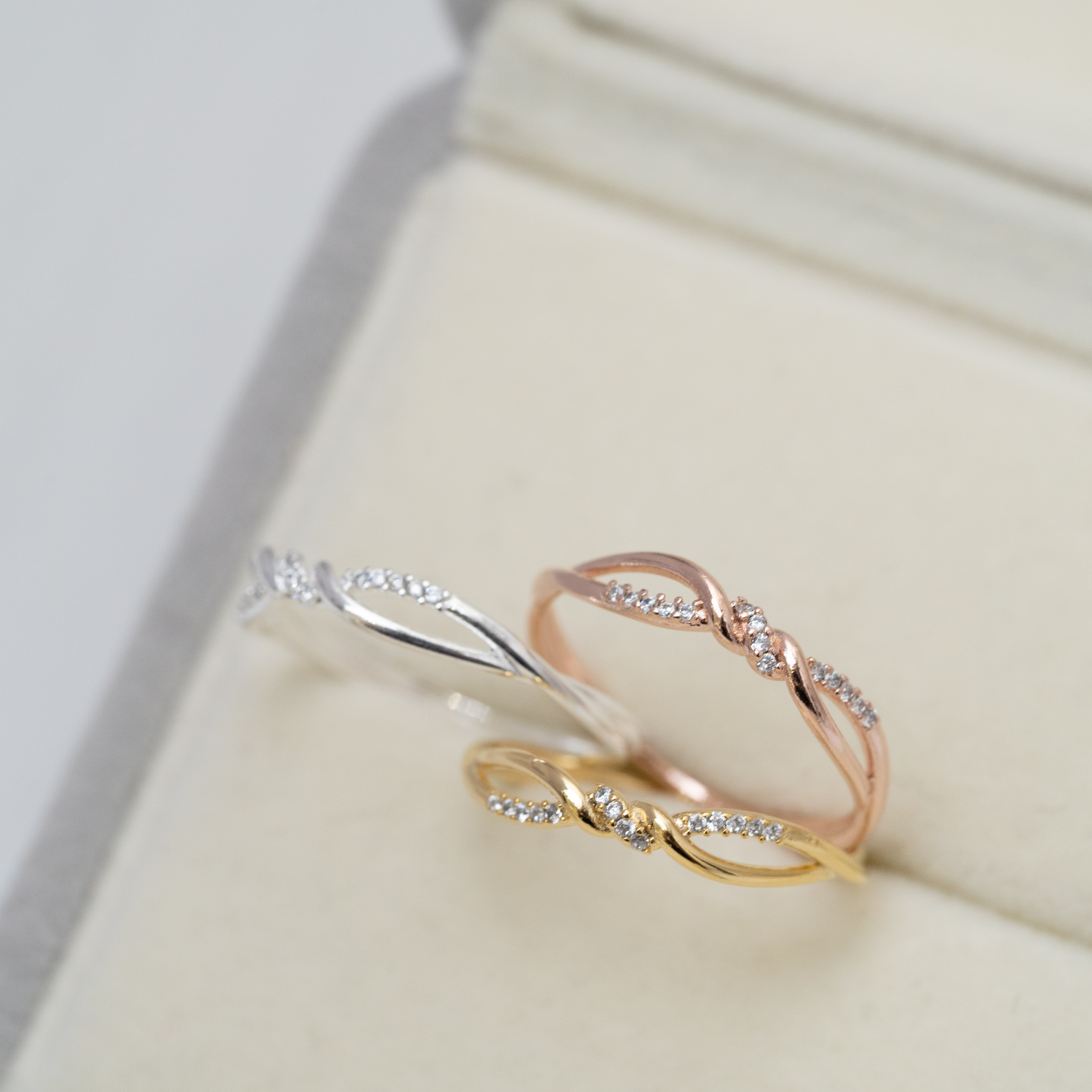 svr14 交叉型扭麻花閃石戒指