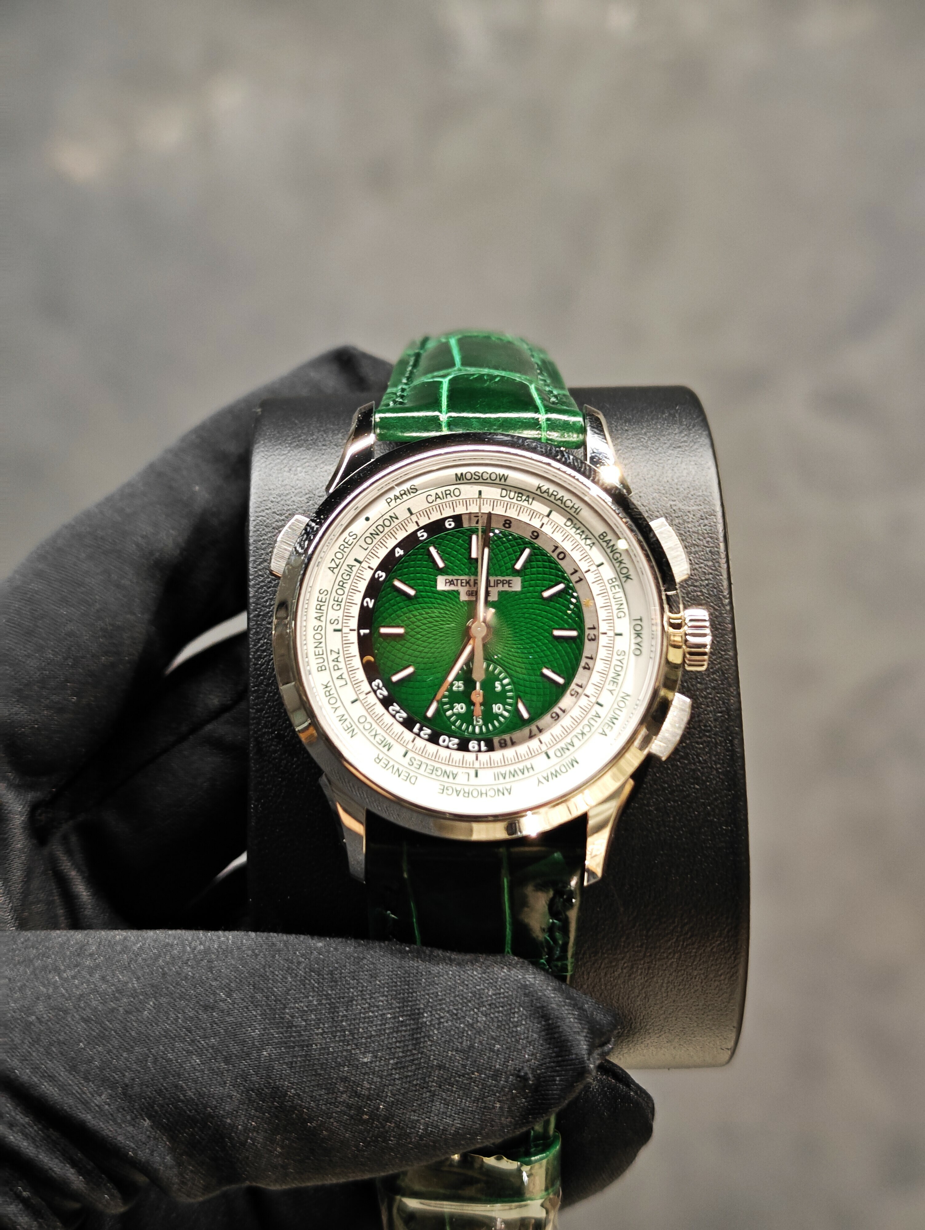 5930P | PATEK PHILIPPE GREEN DIAL COMPLICATIONS WORLD T