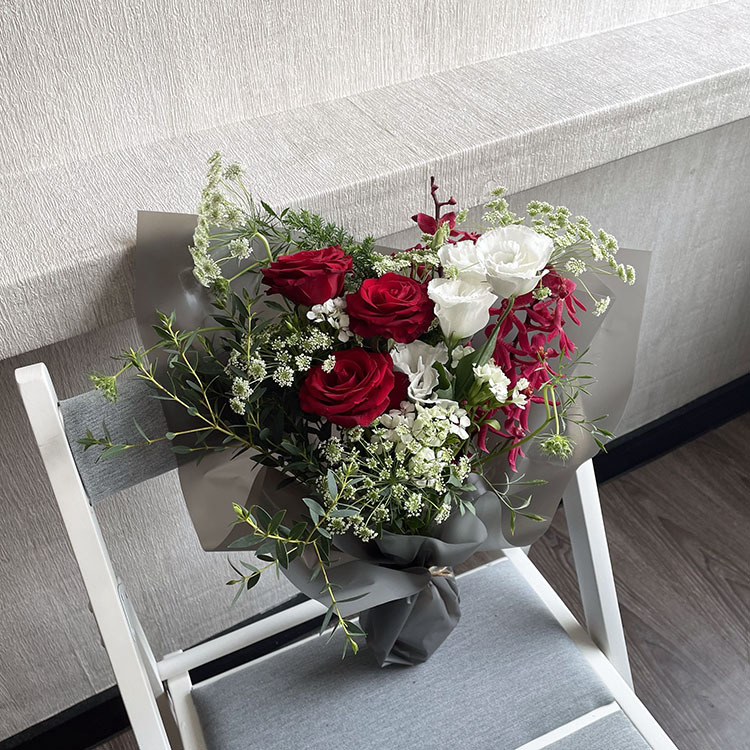 每日花束（隨機花材，營業日可當日訂當日送或指定日期配送）