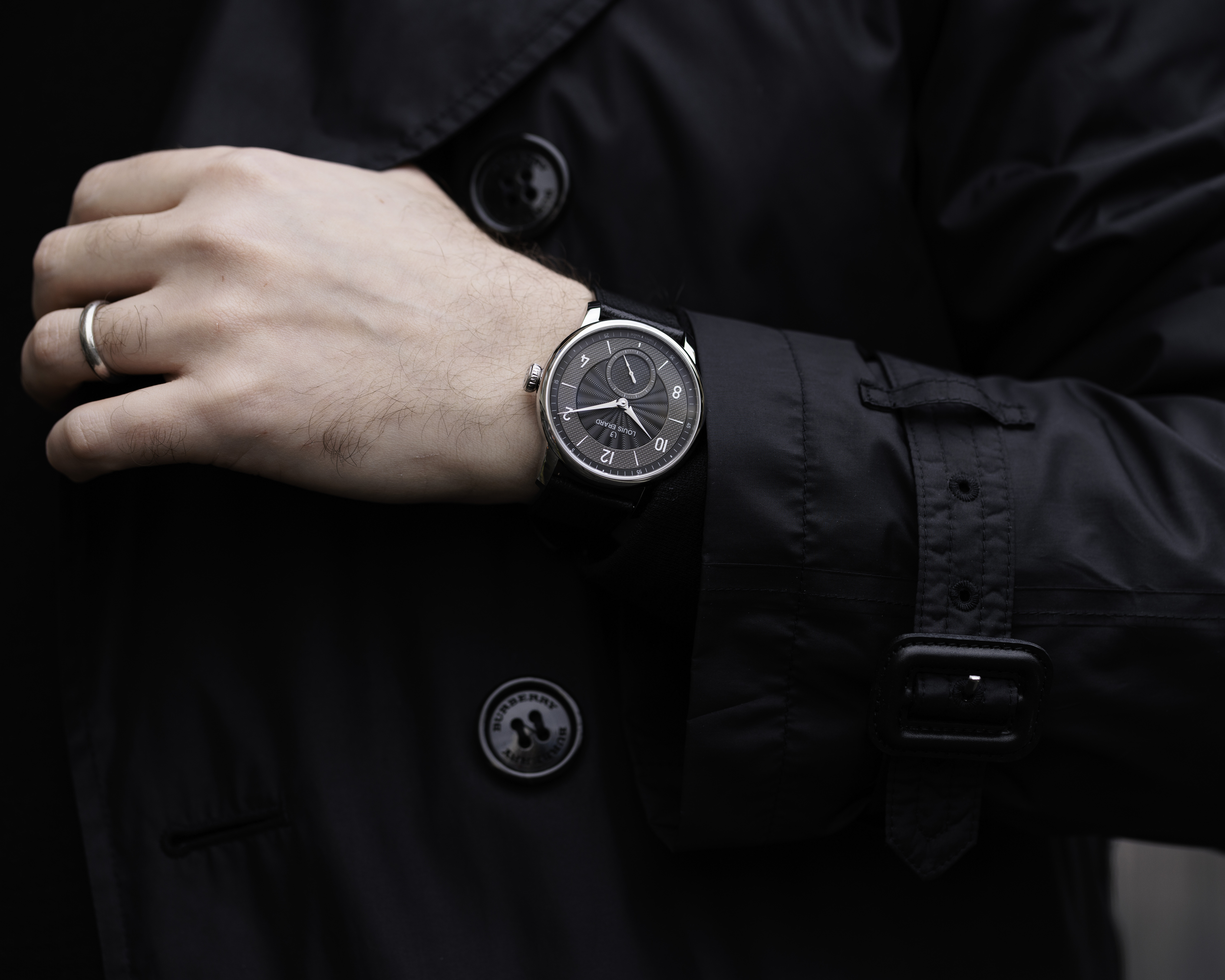 Louis Erard_藝術大師系列_Métiers d‘_Art_Excellence_Petite_Seconde_Guilloché_42mm_anthracite_black