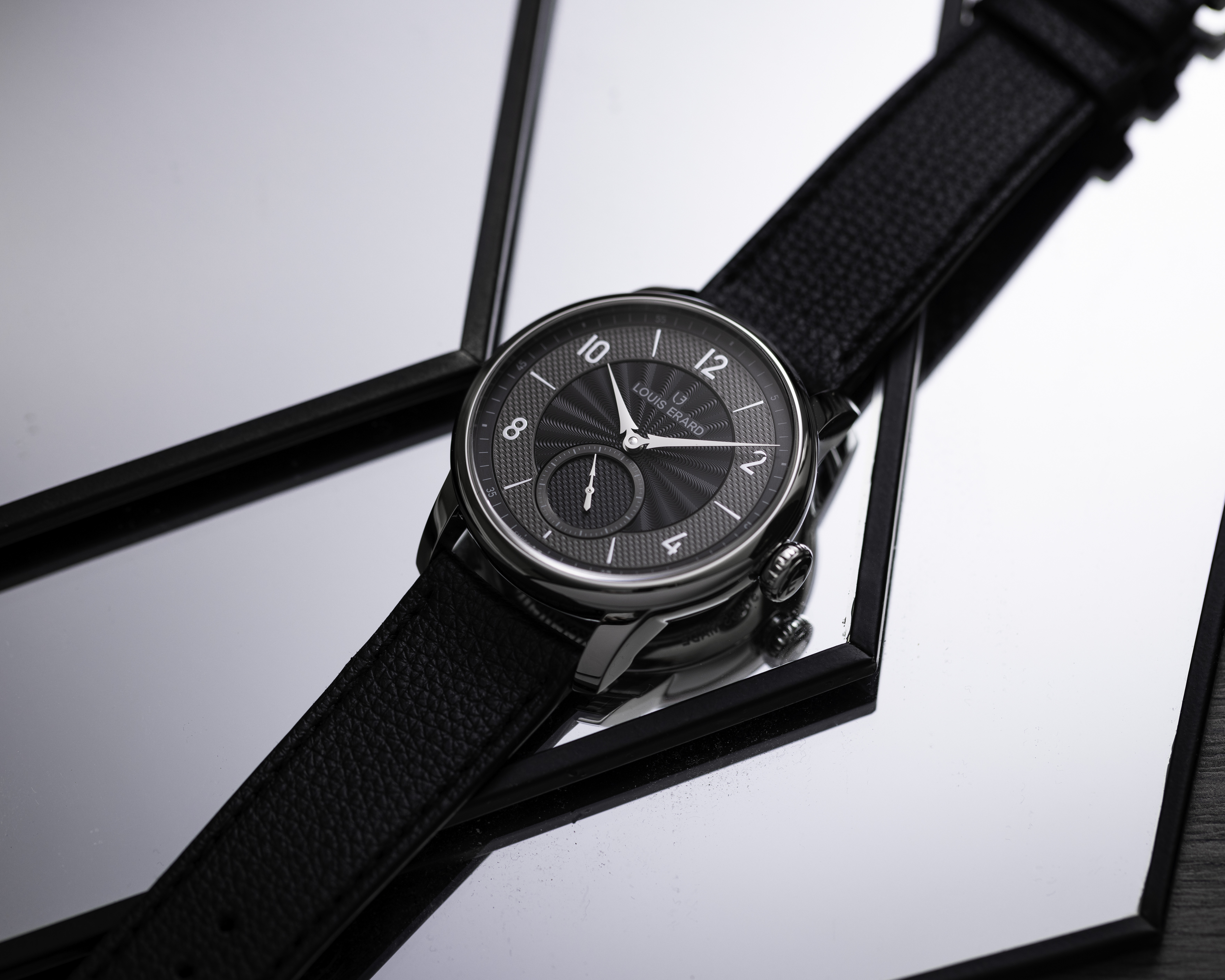 Louis Erard_藝術大師系列_Métiers d‘_Art_Excellence_Petite_Seconde_Guilloché_42mm_anthracite_black