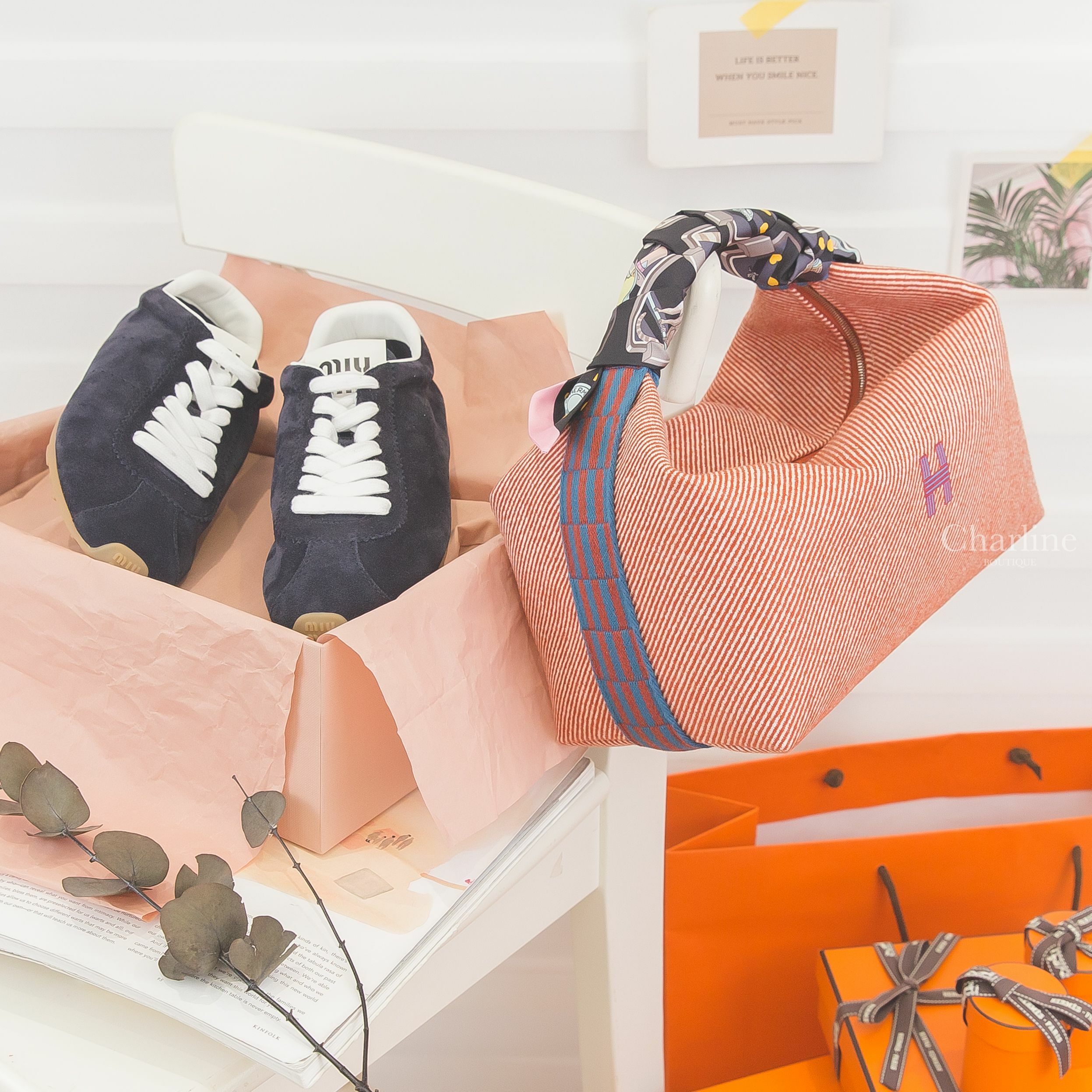 Miu Miu Sneakers 海軍藍麂皮棕白色皮革飾邊運動鞋,Hermès Story Twilly 黑色/玫瑰色/灰色,Hermès Bride A Brac 蕃茄紅羊毛斜條紋藍字H紅藍編織條紋提把-Charline Boutique 精品代購