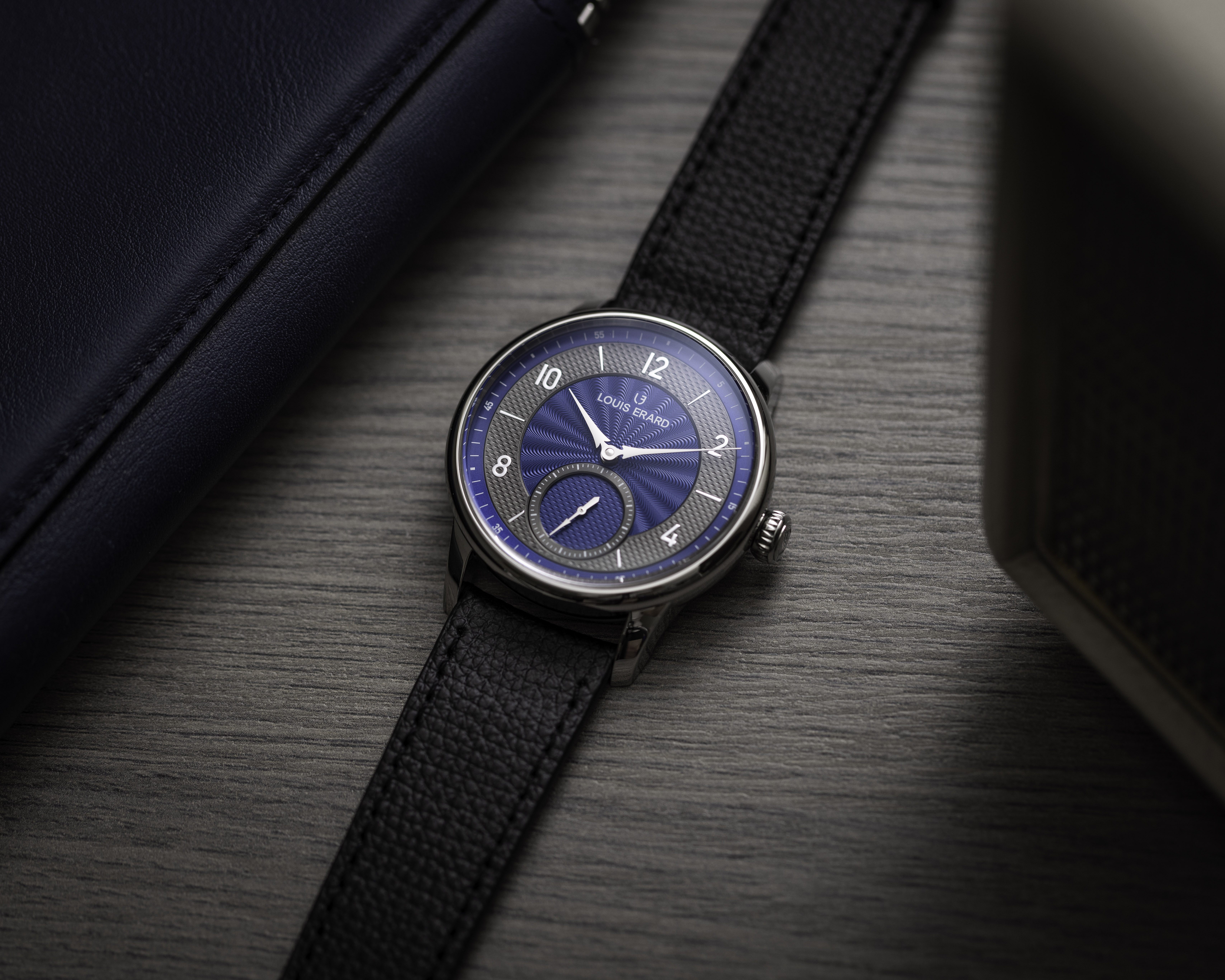 Louis Erard 藝術大師系列｜Métiers d‘Art  Excellence Petite Seconde Guilloché 39mm anthracite blue