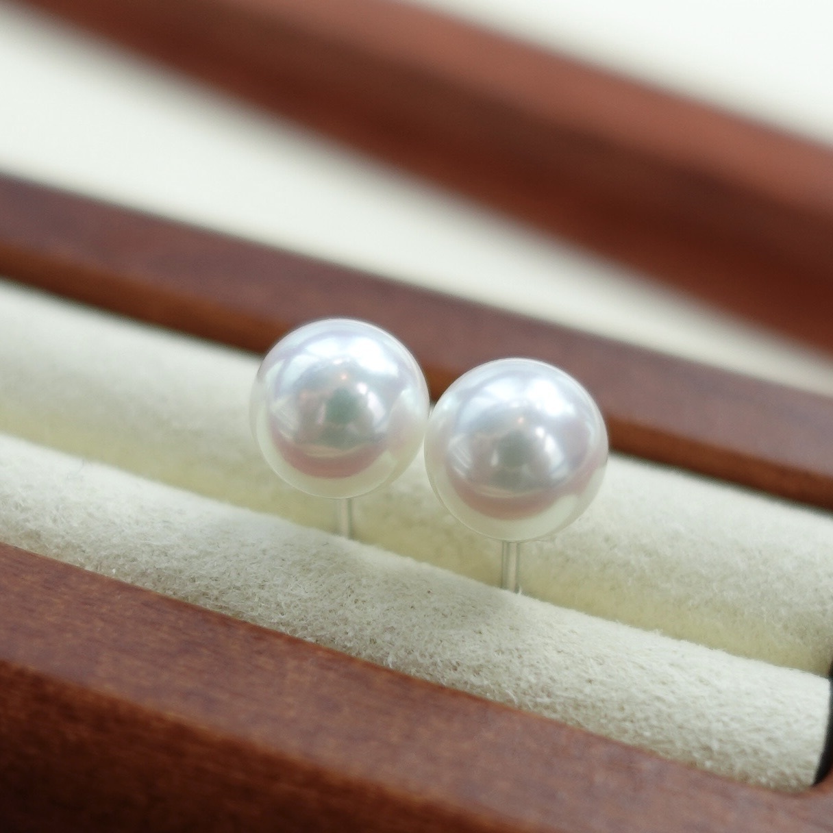 寶石級光輝 - 頂級鏡面光澤無調色Akoya珍珠耳釘