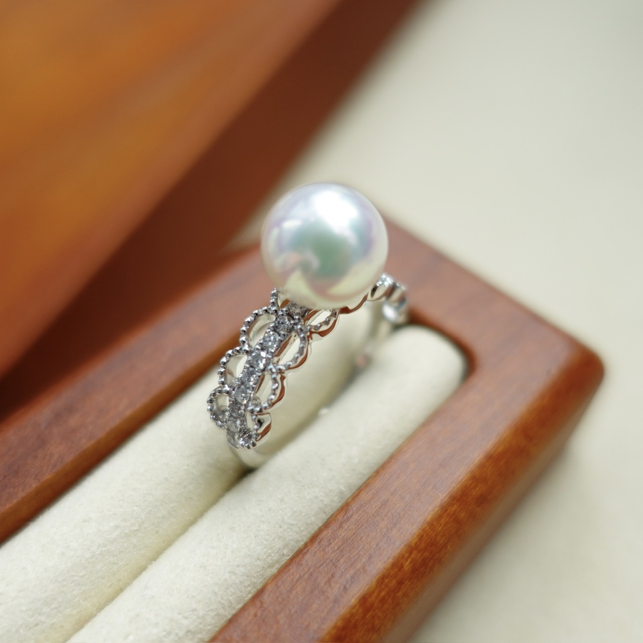 頂級鏡面系列-18K金日本Akoya珍珠鑽石鏤空戒指 (8-8.5mm)