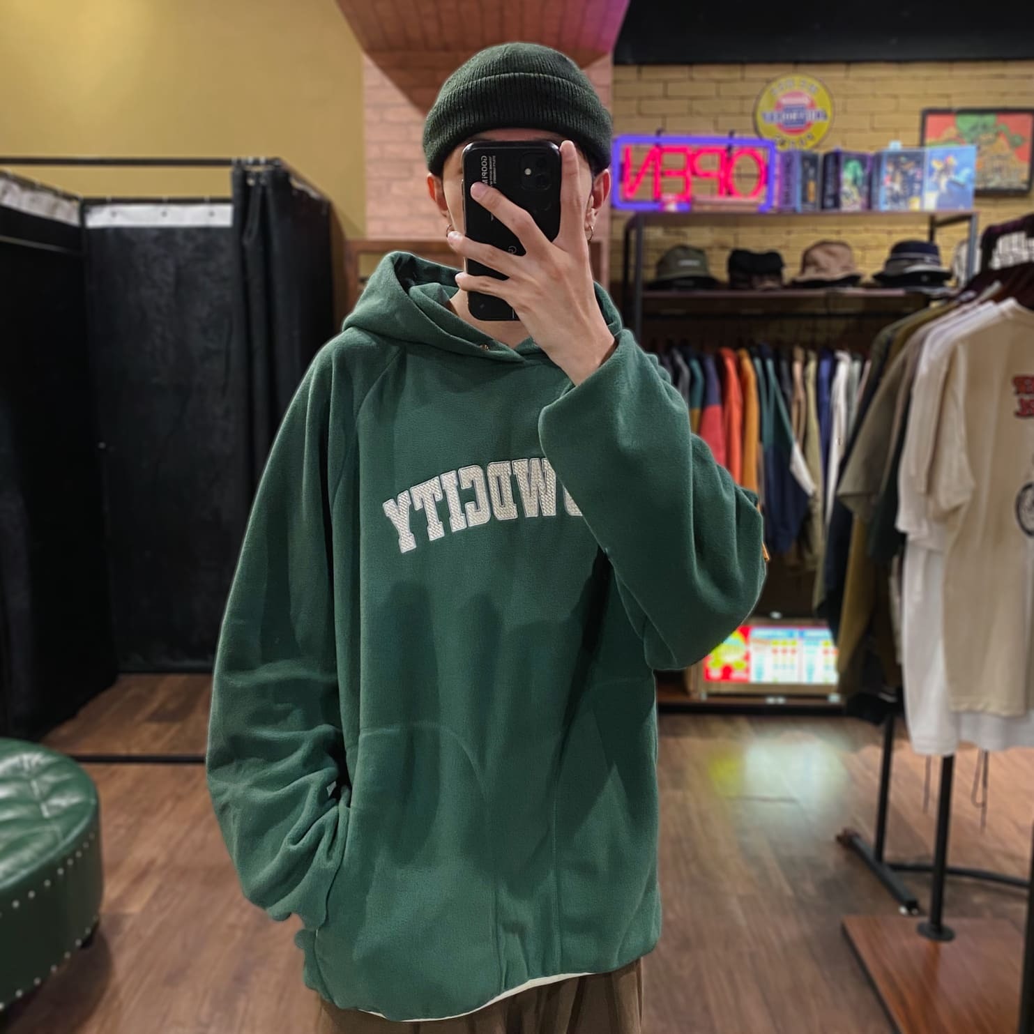 搖粒絨寬版插袋連帽TEE