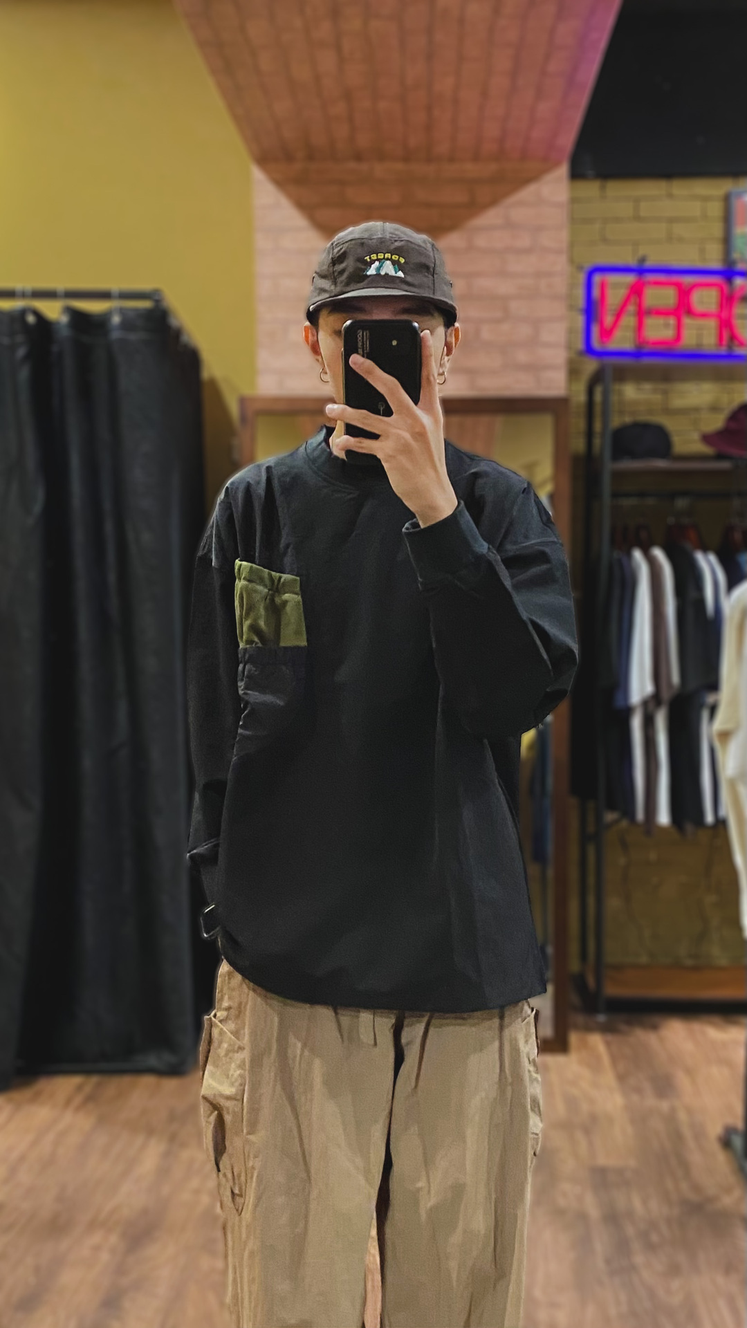 日系網眼口袋拼接尼龍TEE