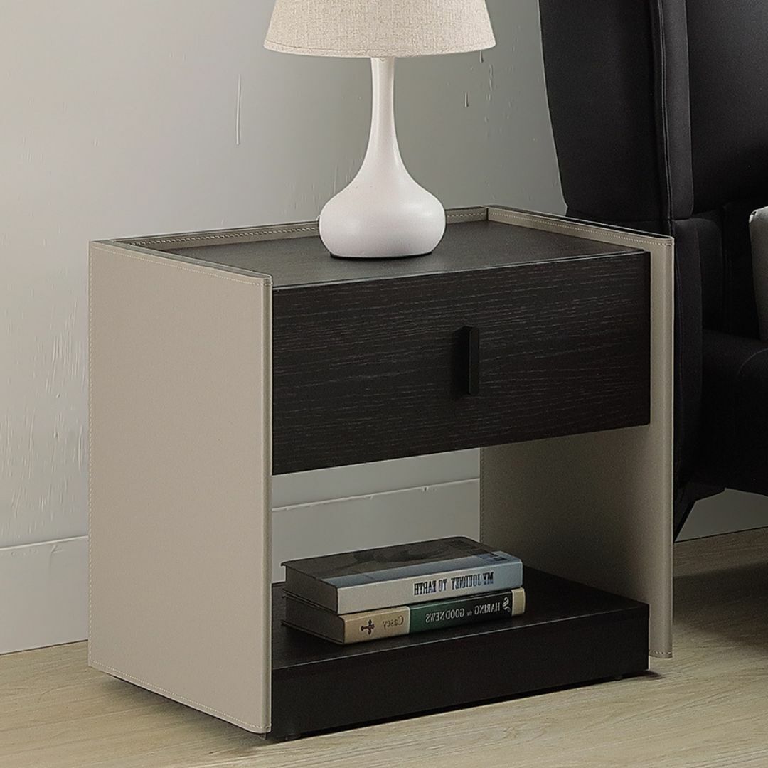 墨菲︱馬鞍皮床頭櫃