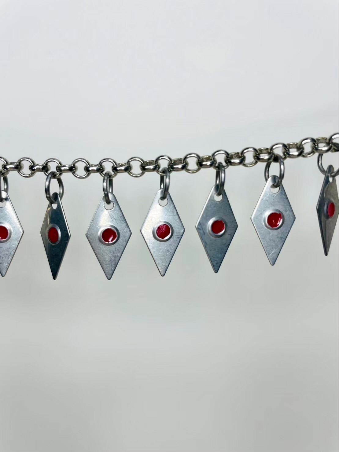 H4-(短)菱形葉片一點紅鈴鐺鏈條76cm