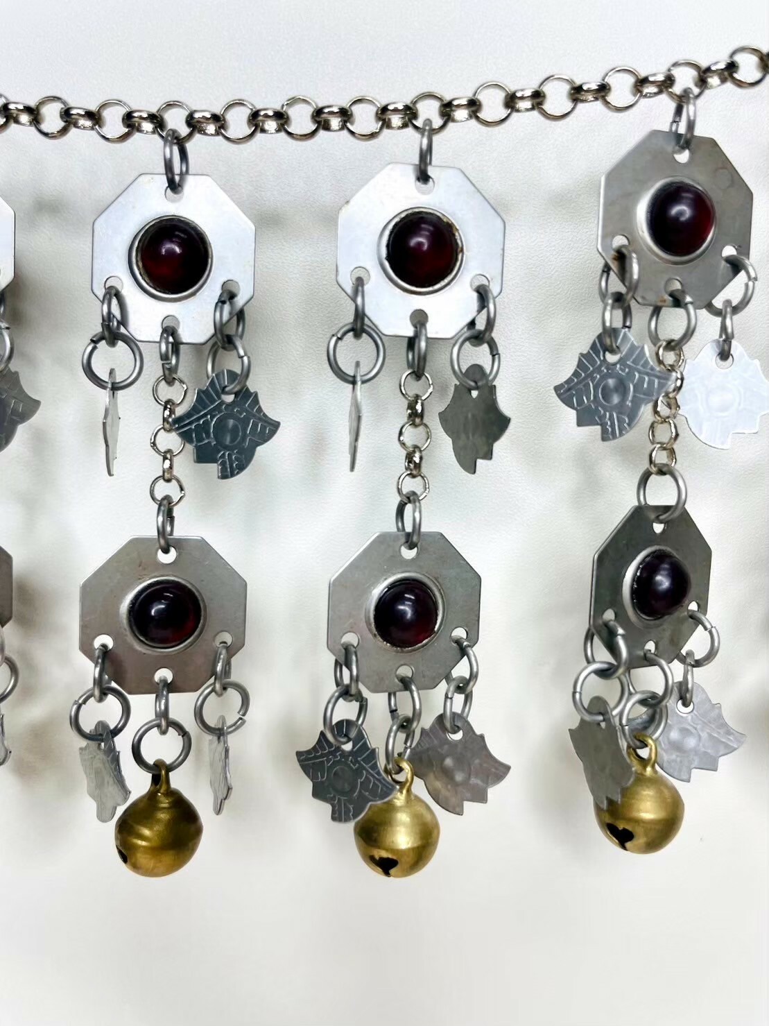 R10-八角紅瑪瑙葉片雙層銅鈴鐺鏈條130cm