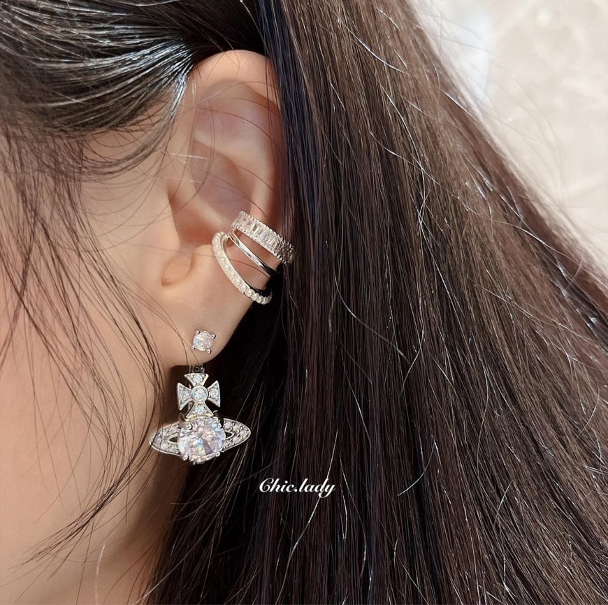 Earrings | 兩戴白鑽土星