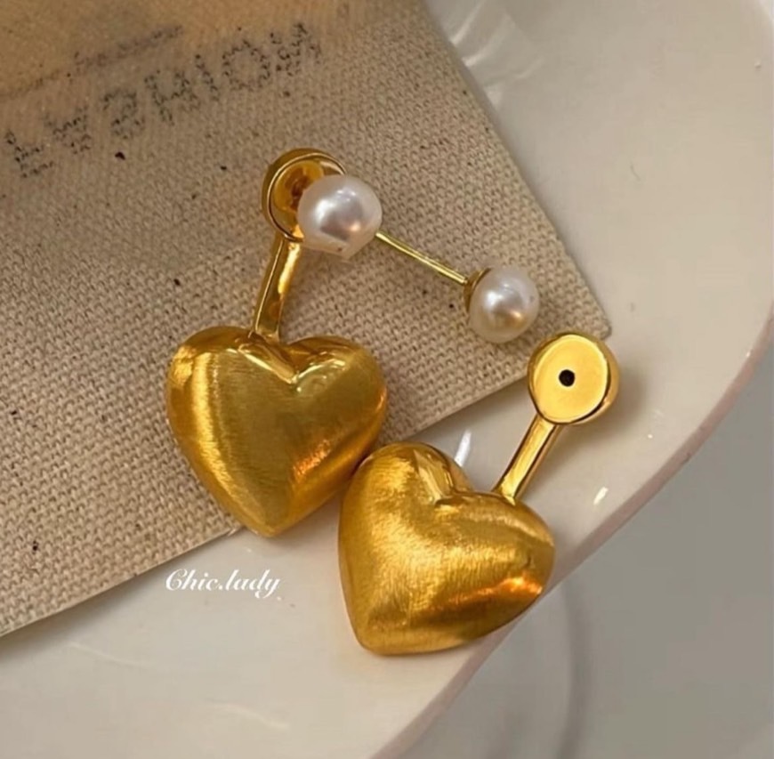 Earrings | 兩戴式澎澎愛心