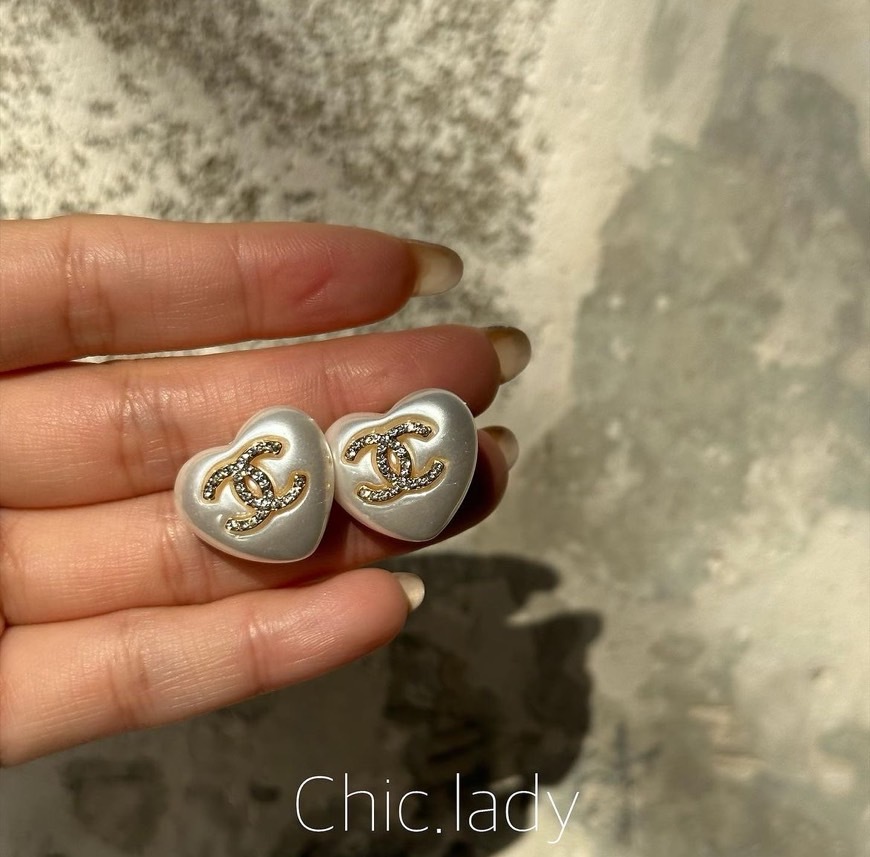 Earrings | 珍珠愛心復古雙C耳環