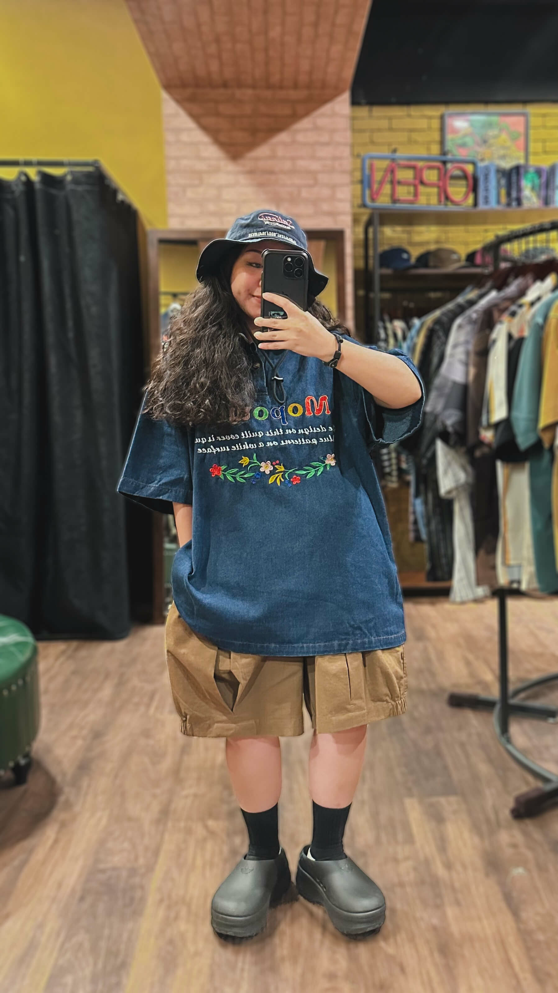 小花字母刺繡POLO牛仔衫