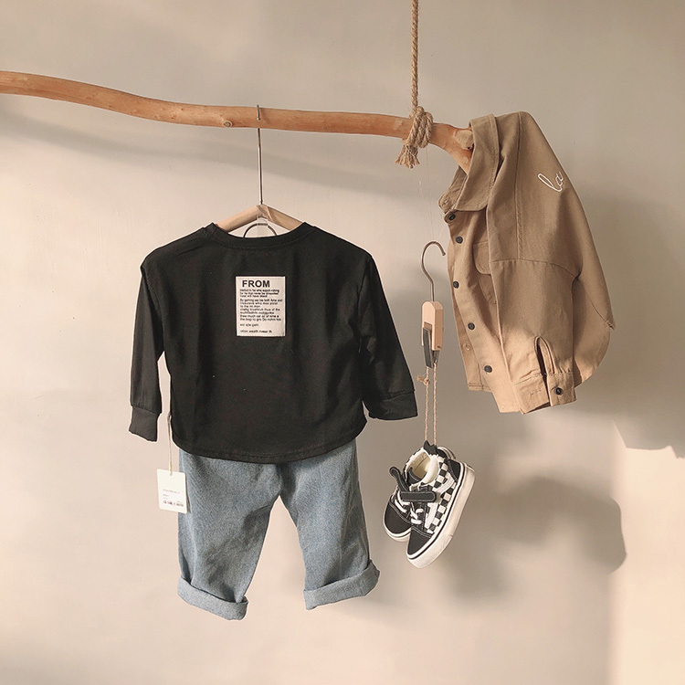 素色後背標籤長袖上衣