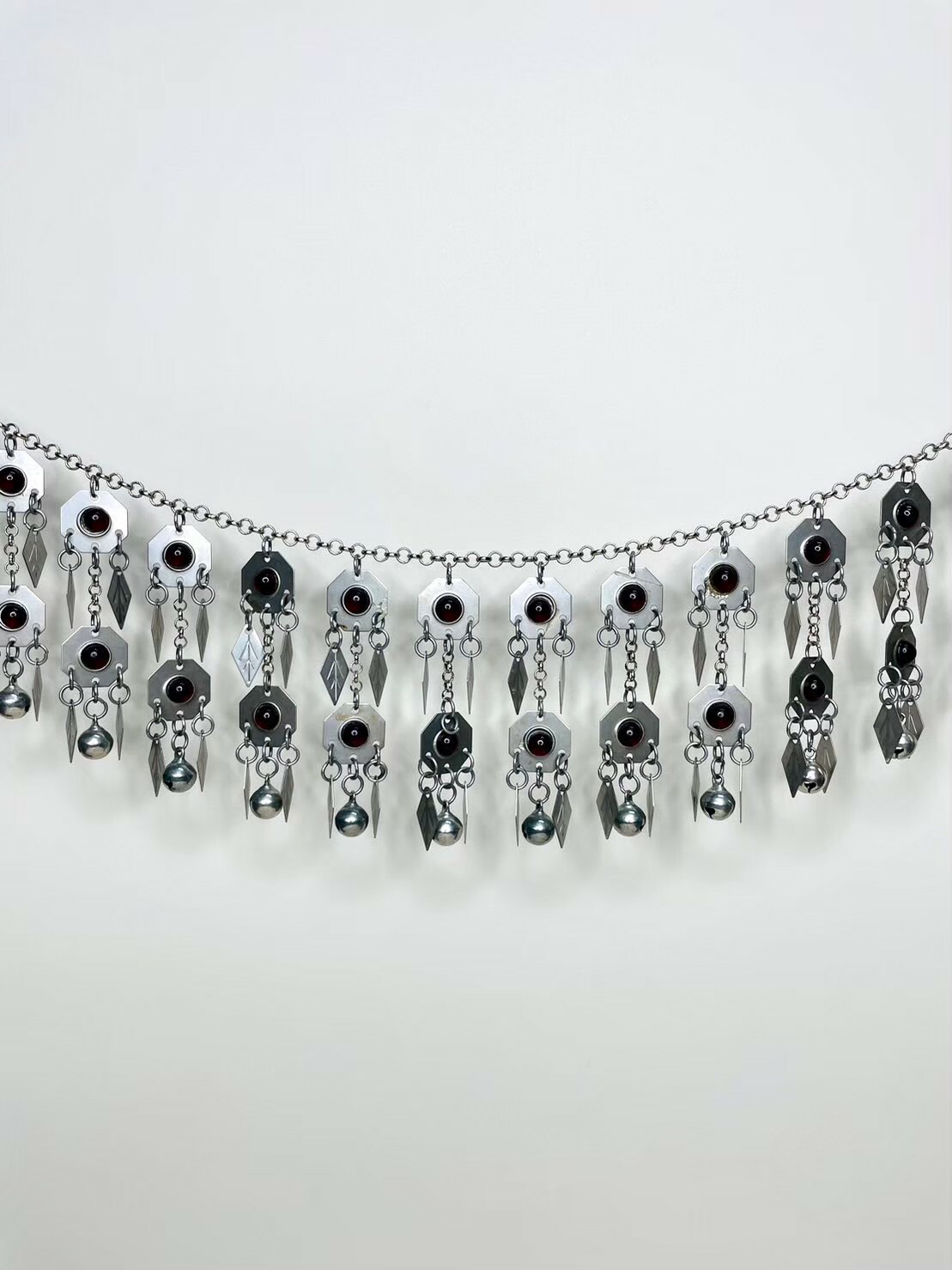 R14-八角紅瑪瑙菱形葉片雙層銀鈴鐺鏈條130cm