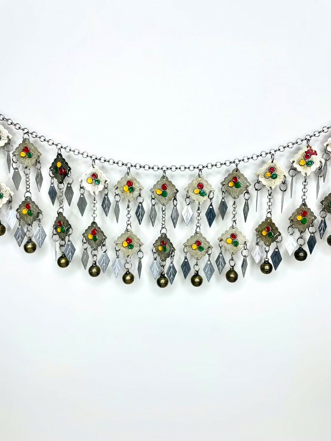 R13-紅黃綠紋路菱形葉片雙層鈴鐺鏈條124cm