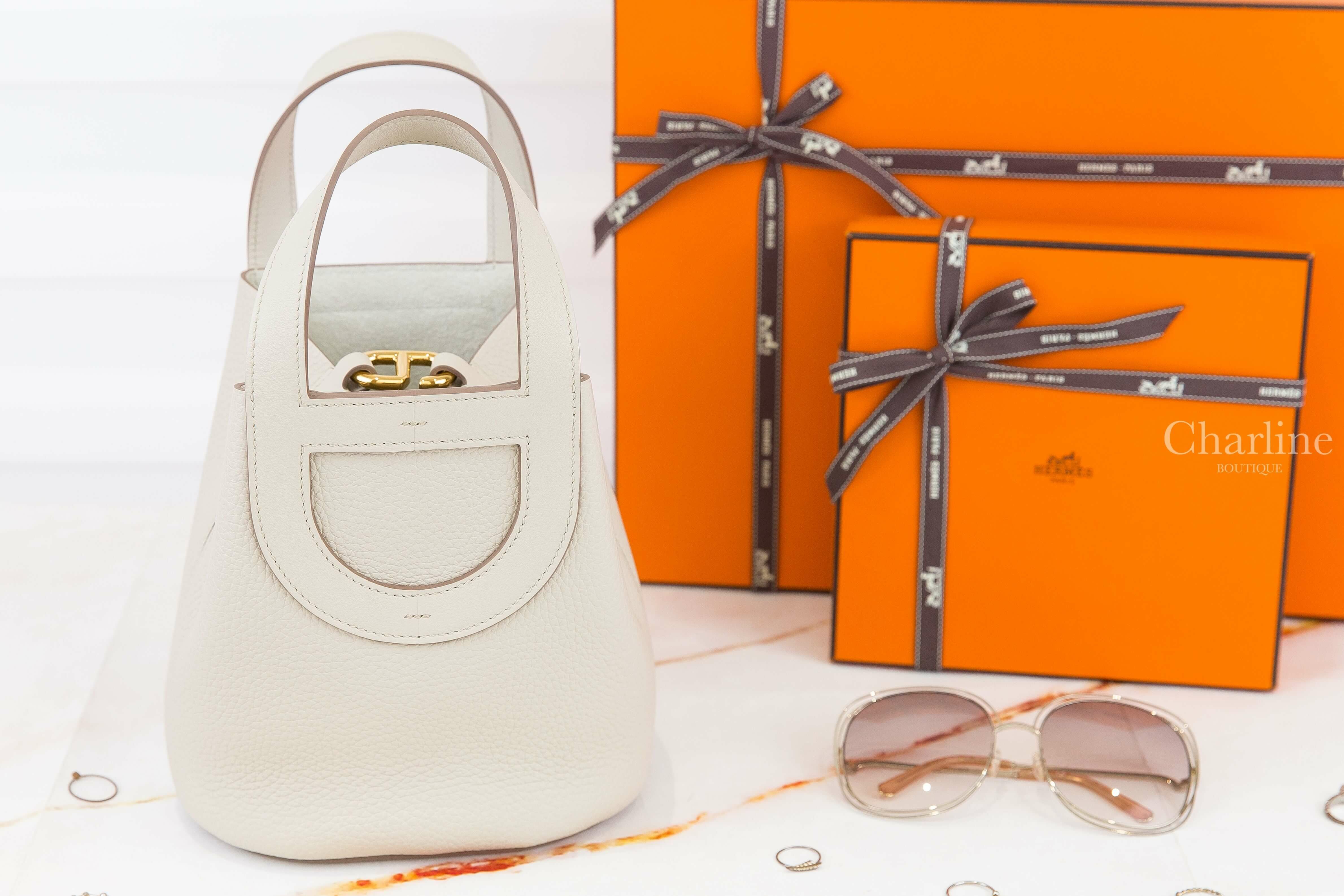 Hermès In The Loop 18cm 8L Beton Taurillon Clemence B刻冰川灰金釦小型提把水桶包-Charline Boutique 精品代購