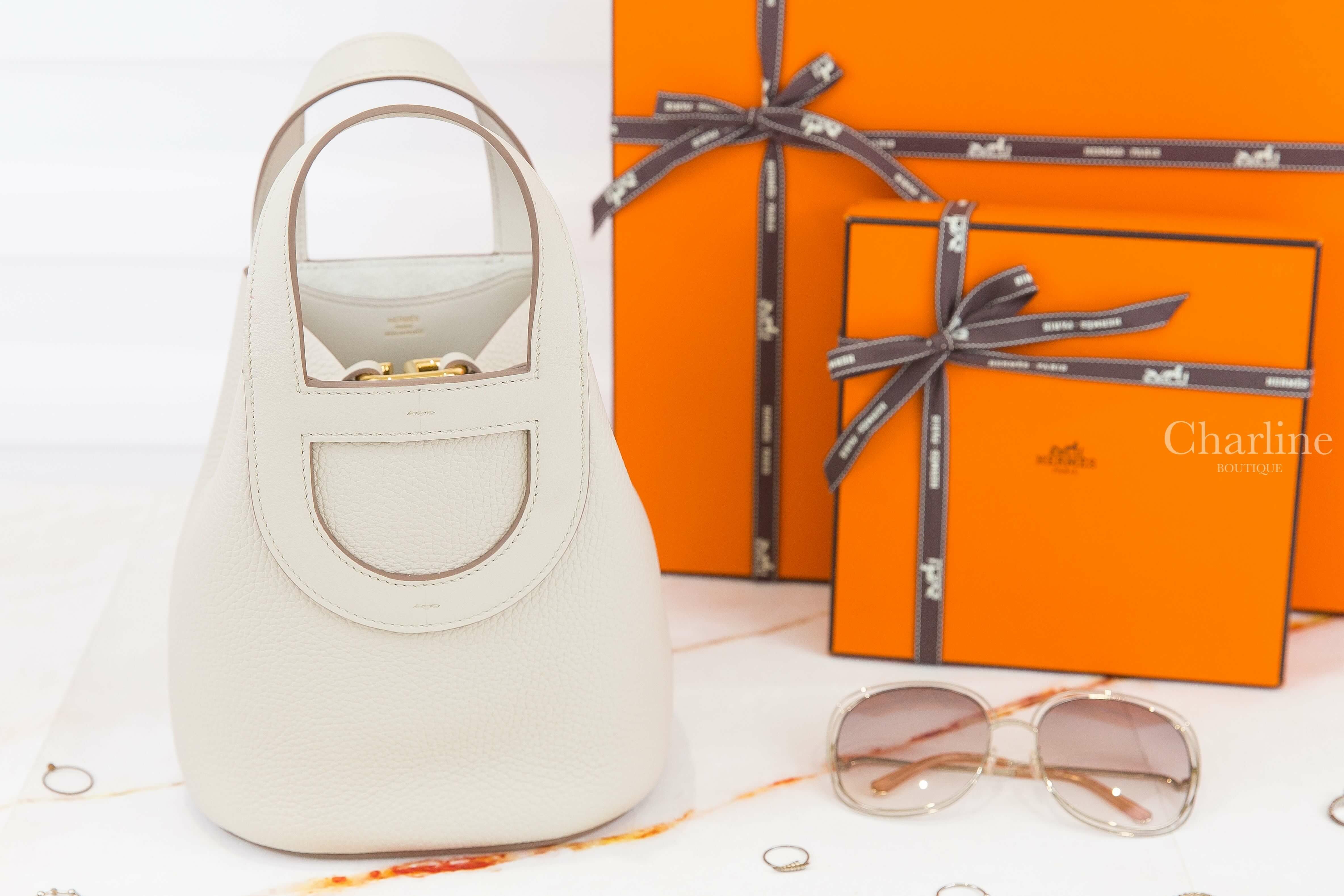 Hermès In The Loop 18cm 8L Beton Taurillon Clemence B刻冰川灰金釦小型提把水桶包-Charline Boutique 精品代購