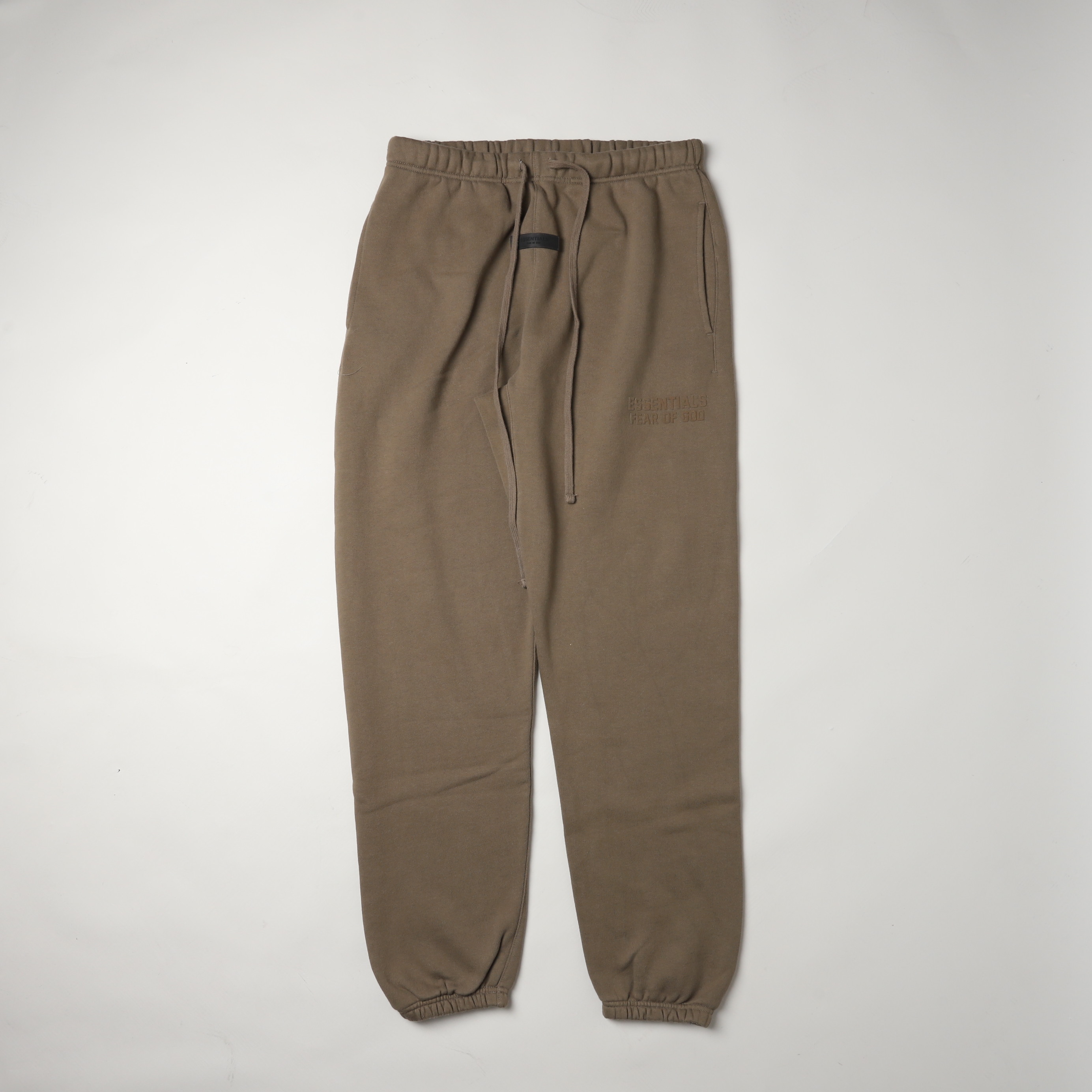 【二手M號】FOG Fear Of God ESSENTIALS SWEATPANTS 木頭色 抽繩 內刷毛 棉褲【130SU222024F】
