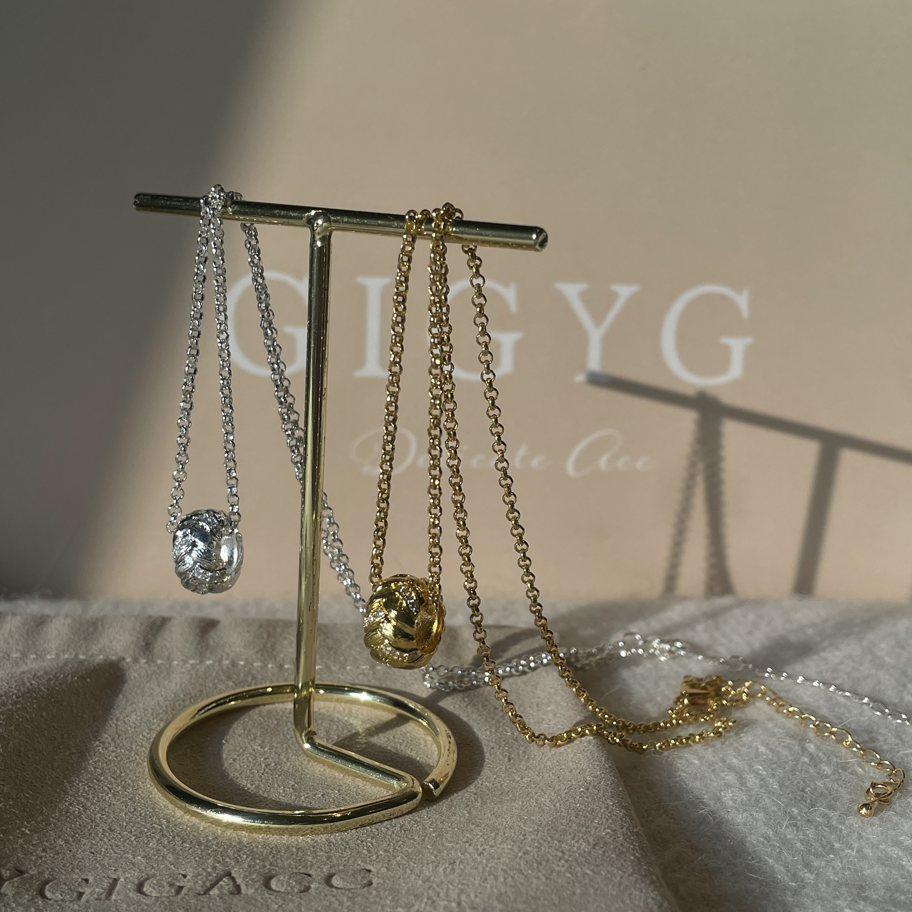 小蠻腰x斜菱格點綴鑽項鍊