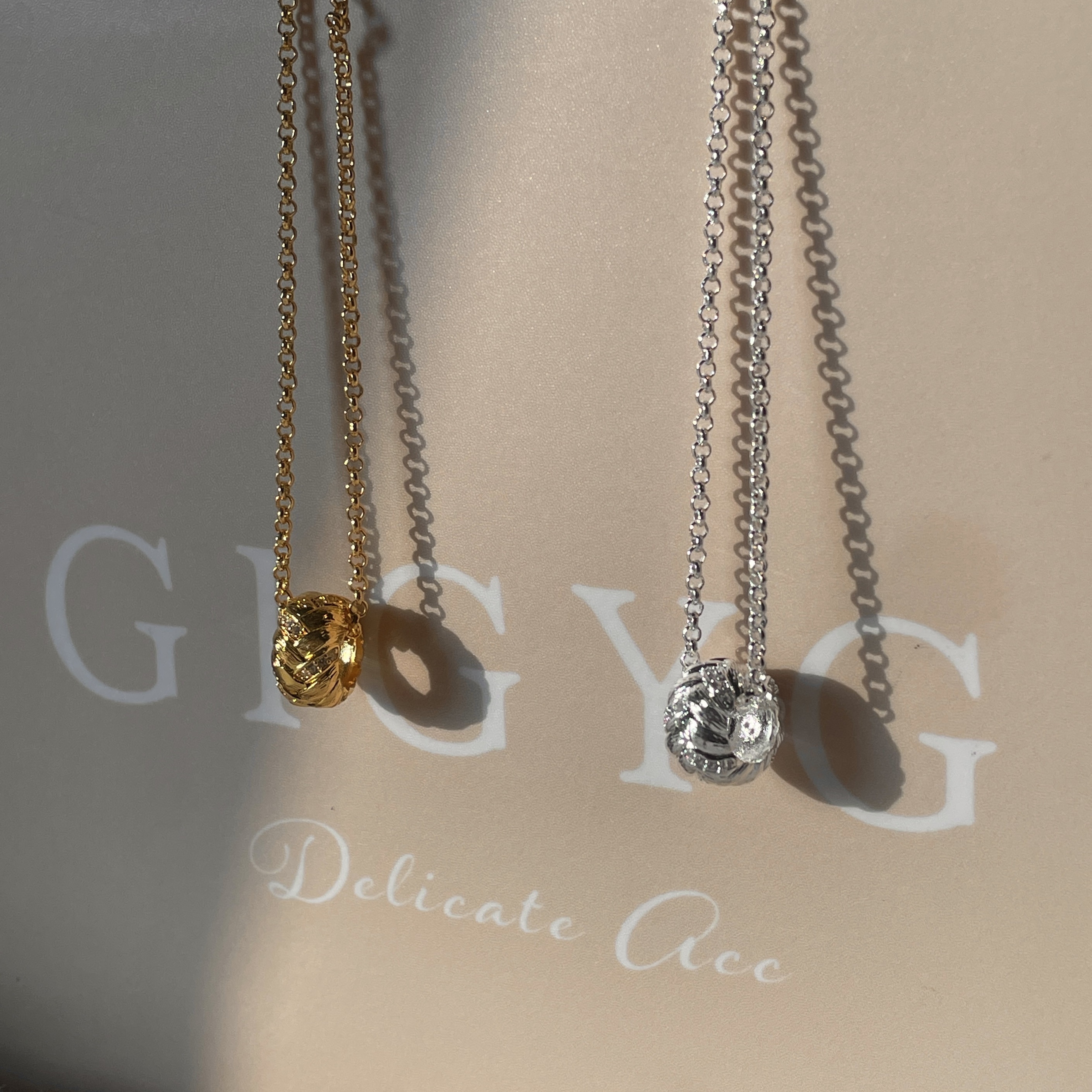 小蠻腰x斜菱格點綴鑽項鍊