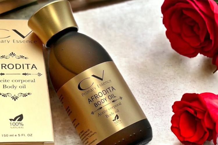 使用珍貴的玫瑰皇后按摩油 養顏需要最純粹