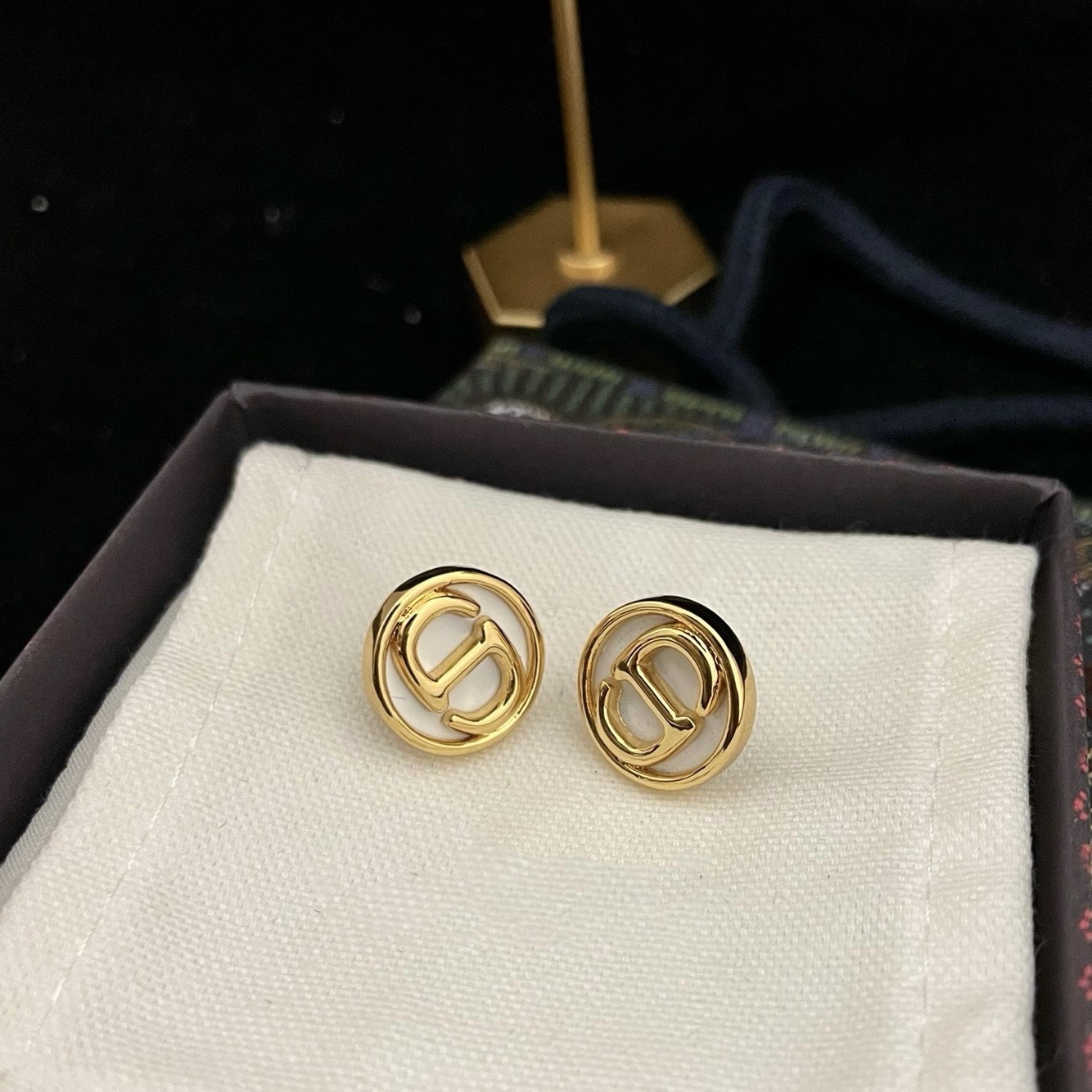 CD白金貝經典圓耳釘