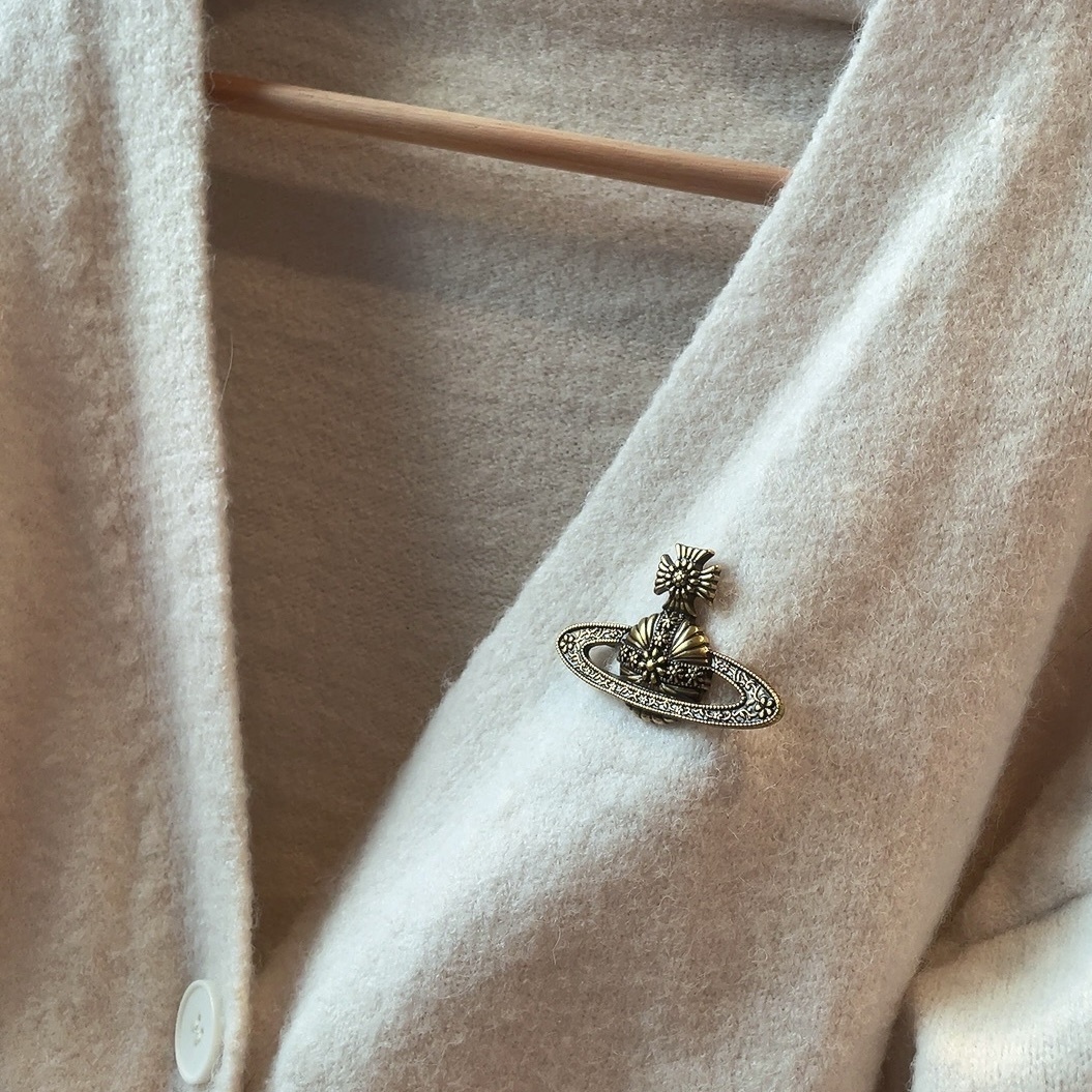 經典土星 古銅/銀色花紋定製胸針