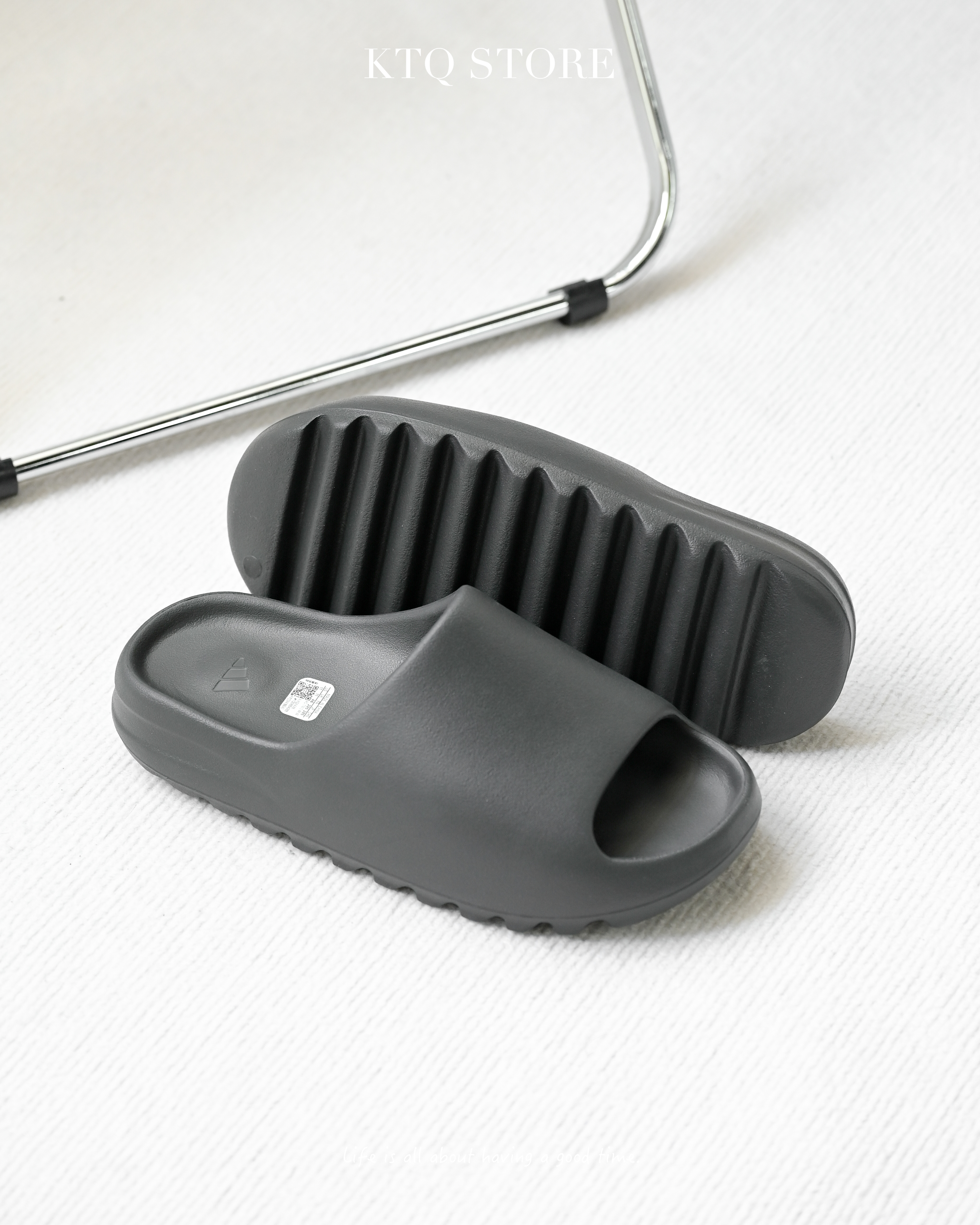 KTQ STORE ‧ Adidas Yeezy Slide "Onyx" 黑 拖鞋 HQ6448