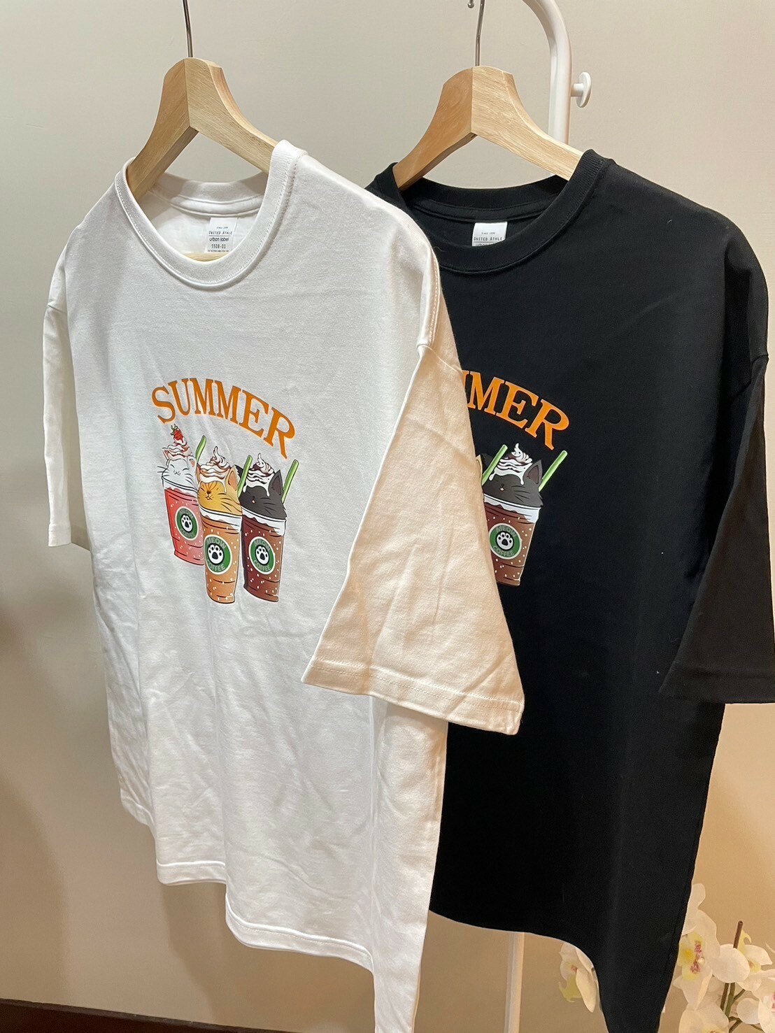 夏日的星巴克-來一杯貓咪冰沙解渴,落肩寬版上衣