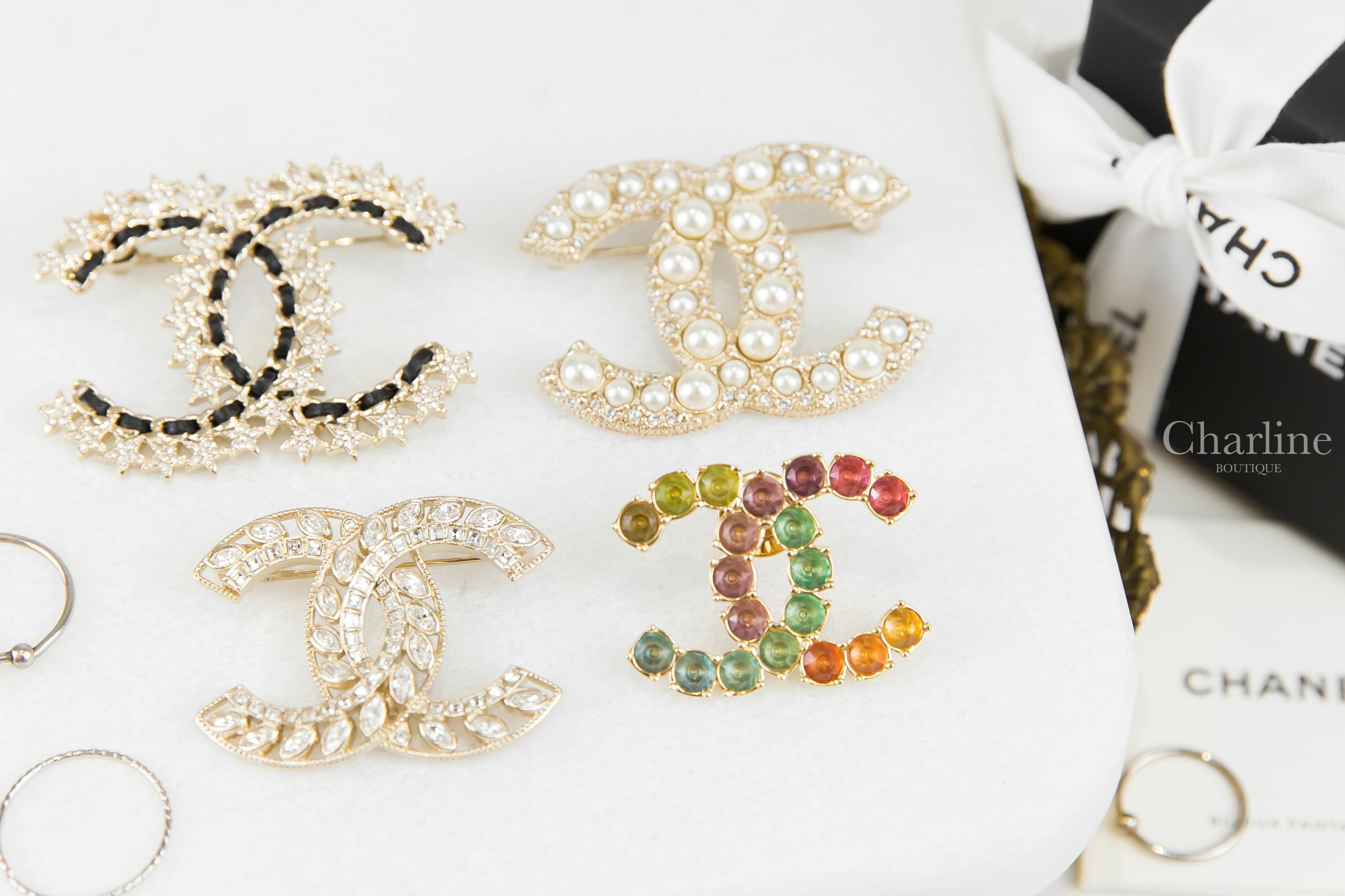 Chanel Brooch 金色水鑽星星黑色皮穿鍊滾邊CC胸針,金色彩色水鑽CC胸針,金色簍空麥穗方型水鑽CC胸針 ,金色大小珍珠水鑽CC胸針-Charline Boutique 精品代購