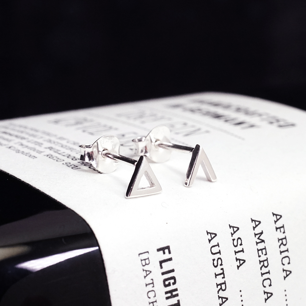 不對稱的平衡 三角形 針式耳環 925純銀耳環 女生 男生 中性耳環