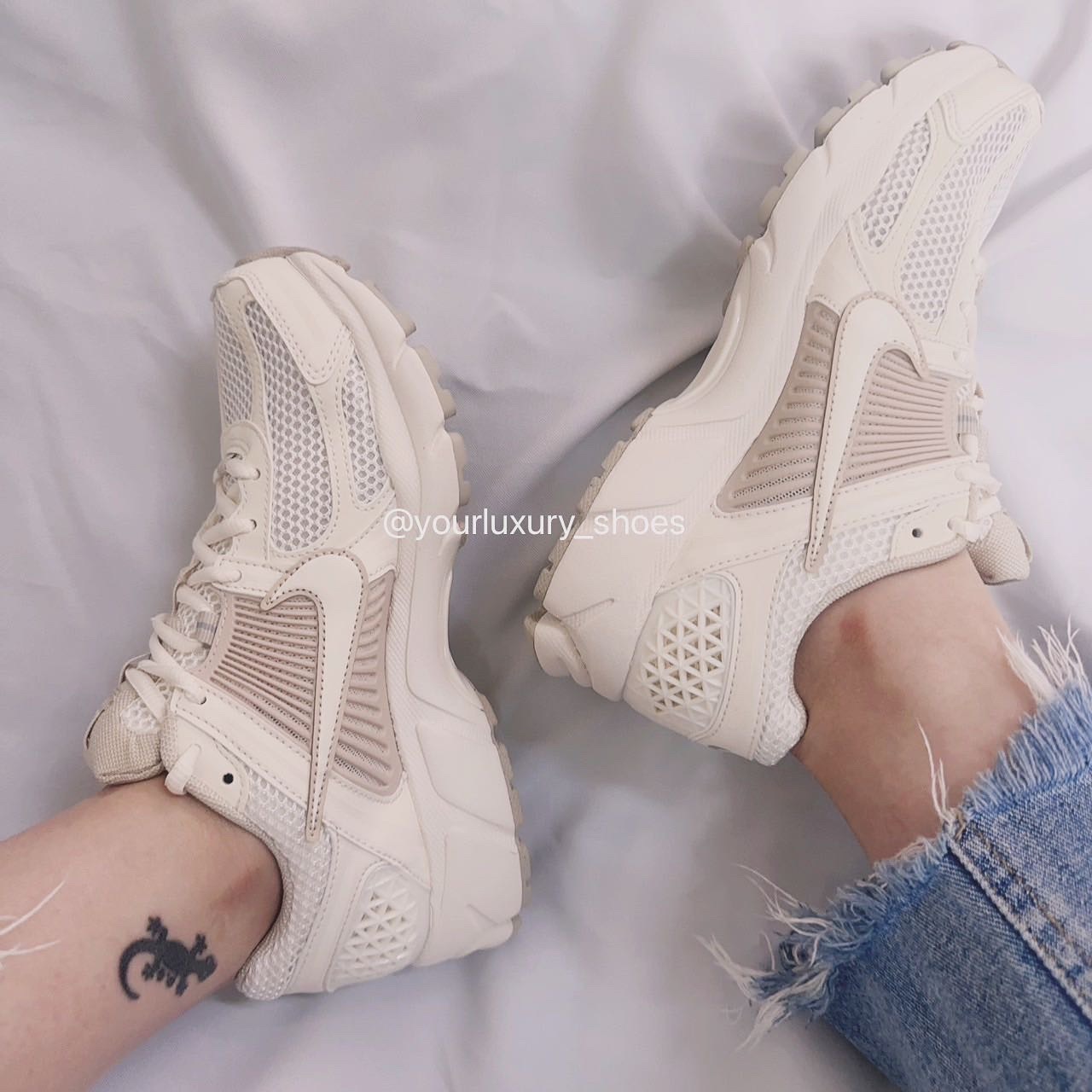 【Luxury】NIKE ZOOM VOMERO 5 杏仁奶茶 ACW 燕麥色 淡卡其 復古 老爹鞋 女生復古休閒鞋 FQ6868-111